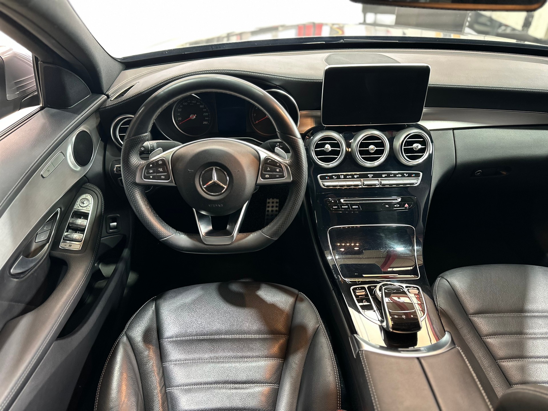 MERCEDES-BENZ C 200 Swiss Star Edition AMG Line 7G-Tronic-image-13