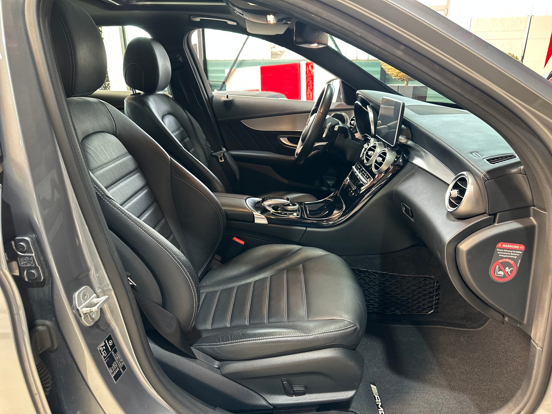 MERCEDES-BENZ C 200 Swiss Star Edition AMG Line 7G-Tronic-image-8