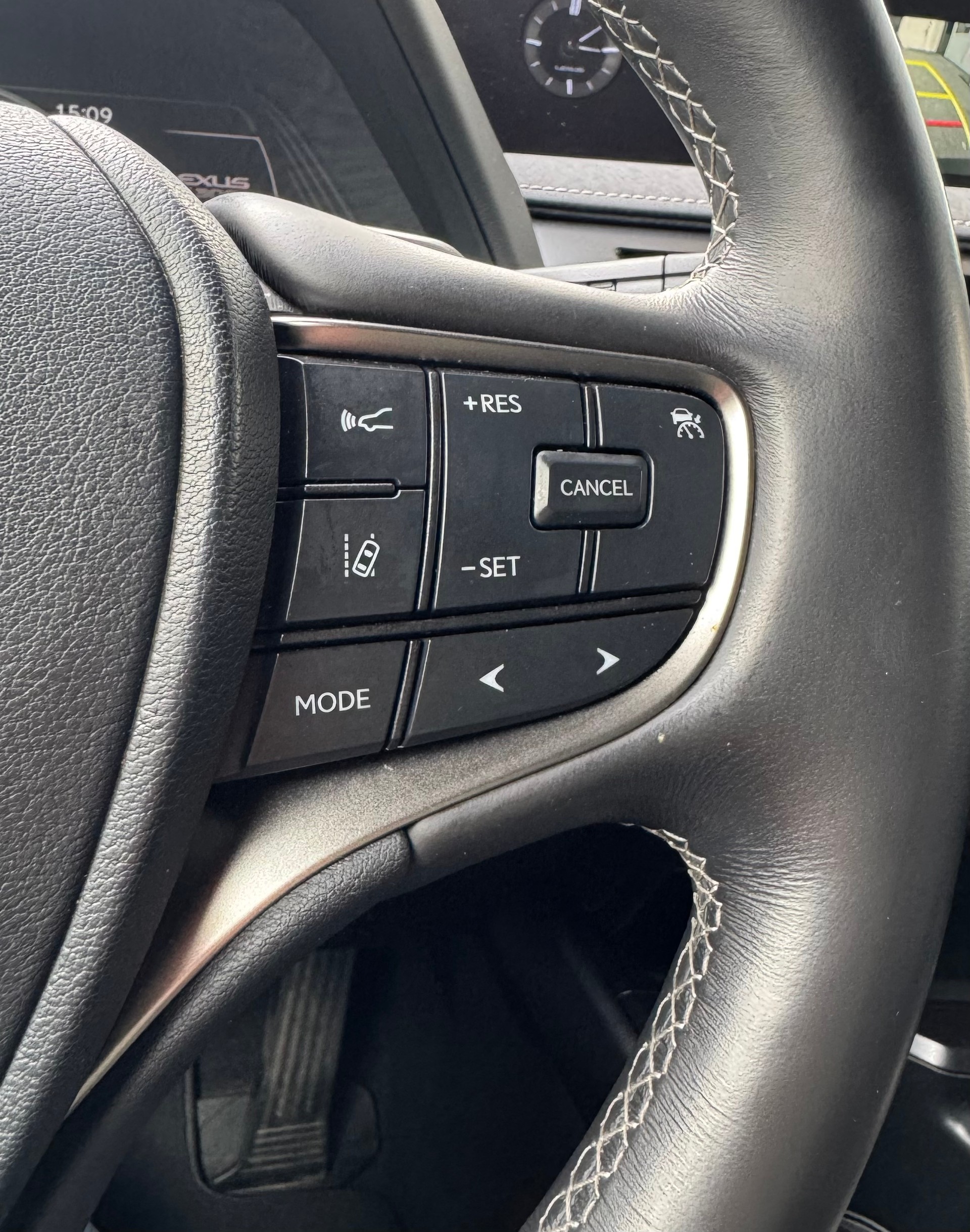 LEXUS UX 300e Comfort Automatic-image-12