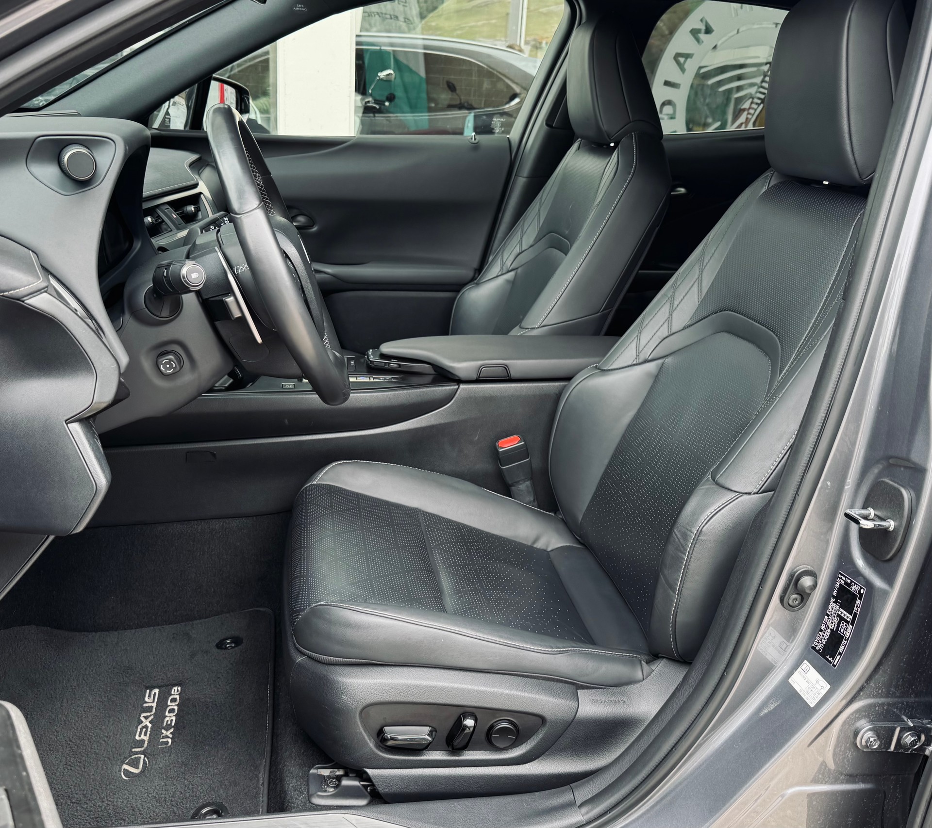 LEXUS UX 300e Comfort Automatic-image-7