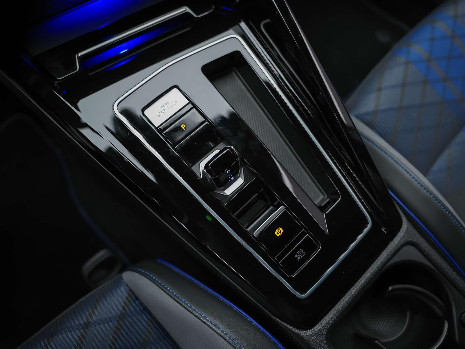 VW Golf VIII 2.0 TSI R Performance DSG 4motion *Abstandsregler*Lenkrad Heizung*Sitzheizung*-image-25