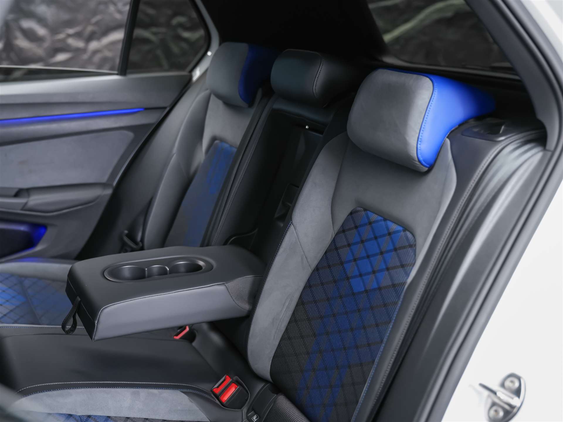 VW Golf VIII 2.0 TSI R Performance DSG 4motion *Abstandsregler*Lenkrad Heizung*Sitzheizung*-image-12