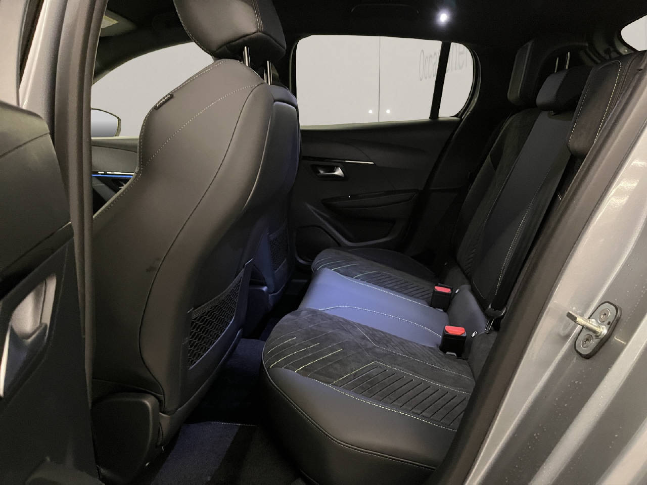 PEUGEOT 208 1.2 Hybrid 145 GT-image-11