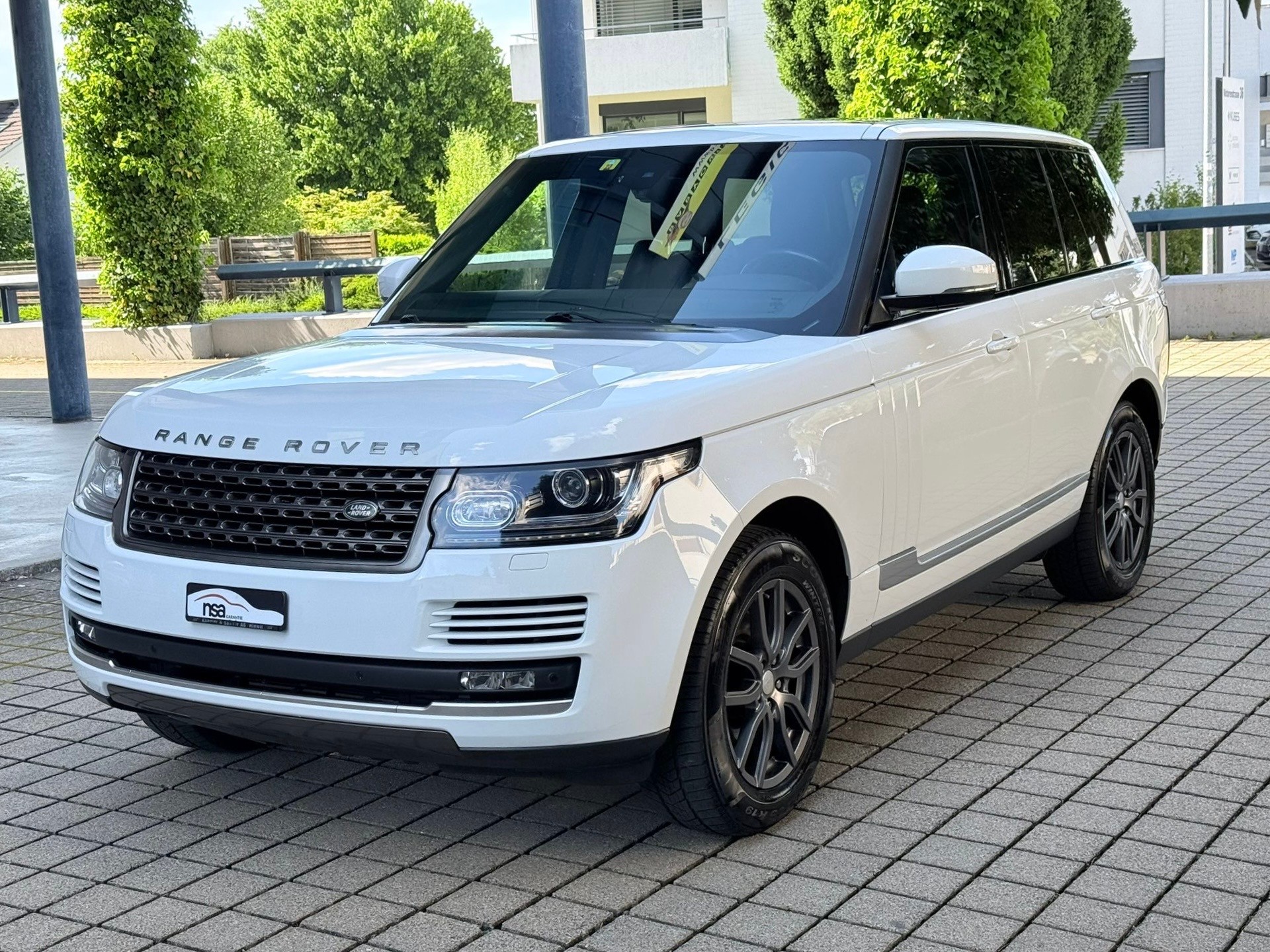 LAND ROVER Range Rover 3.0 TDV6 Vogue Automatic-image-2