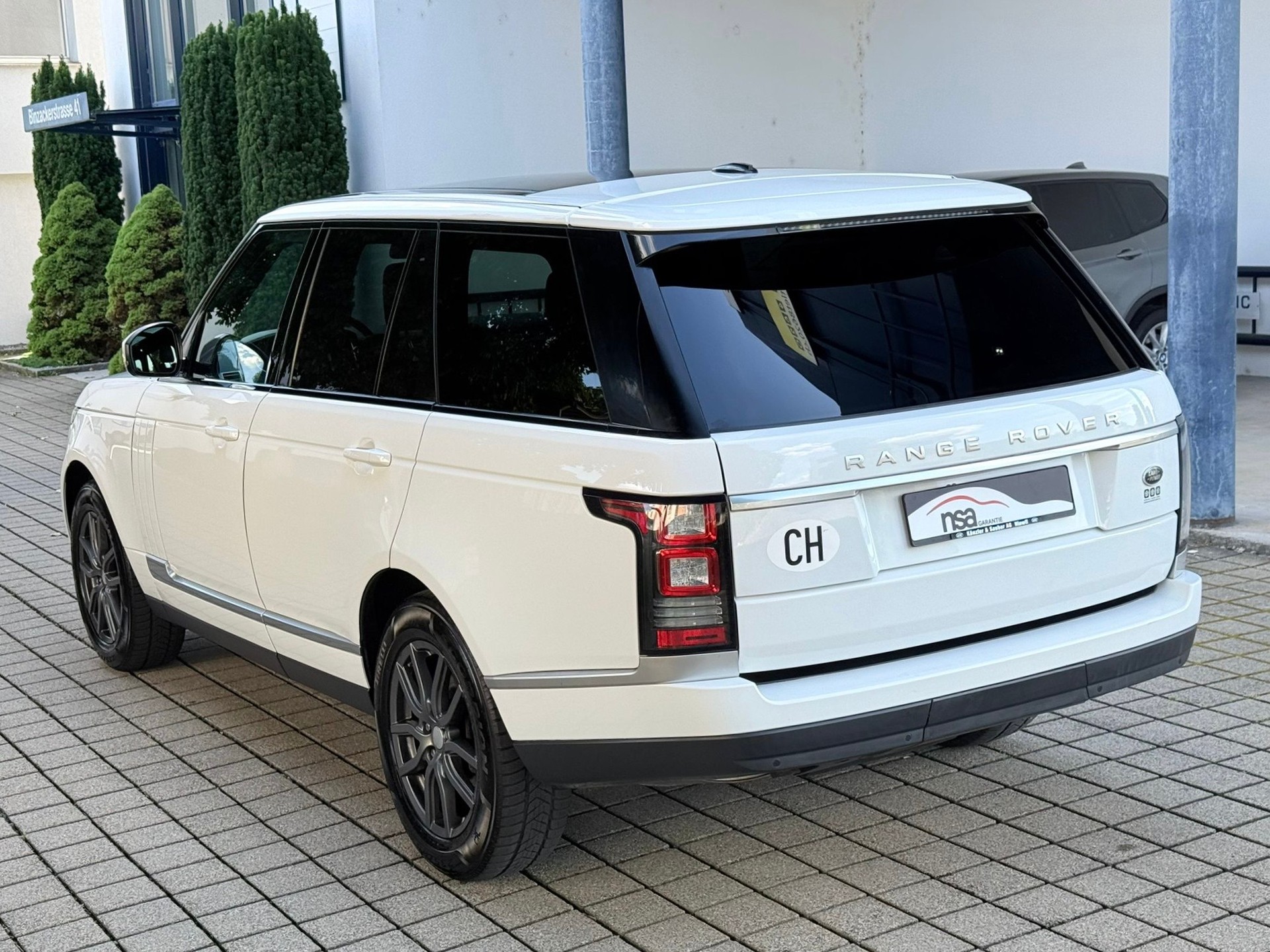 LAND ROVER Range Rover 3.0 TDV6 Vogue Automatic-image-3