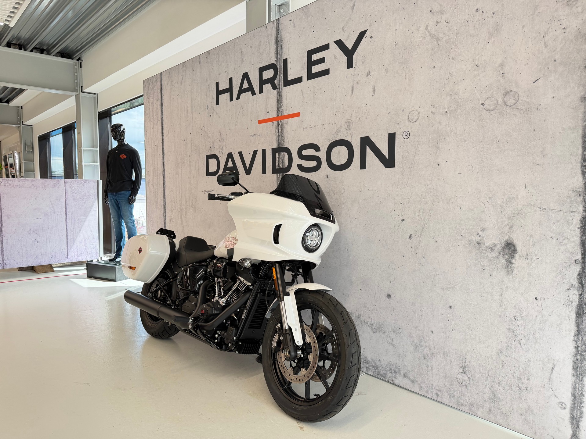 HARLEY-DAVIDSON FXLRST Low Rider ST 117-showroom-element-1