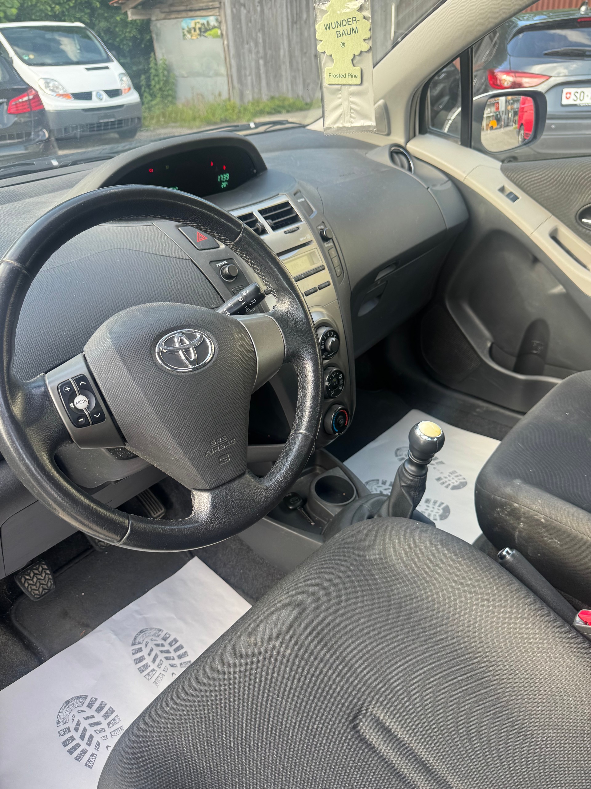 TOYOTA Yaris 1.33 Linea Sol-image-9