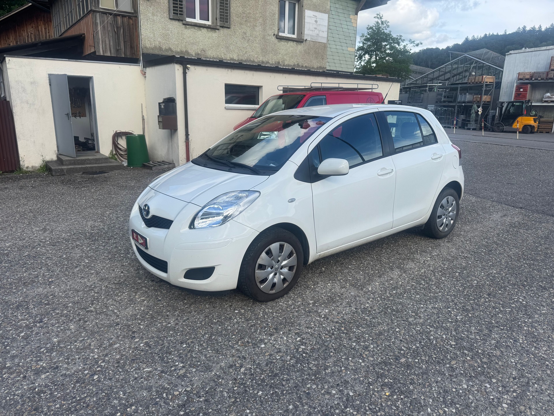 TOYOTA Yaris 1.33 Linea Sol-image-2
