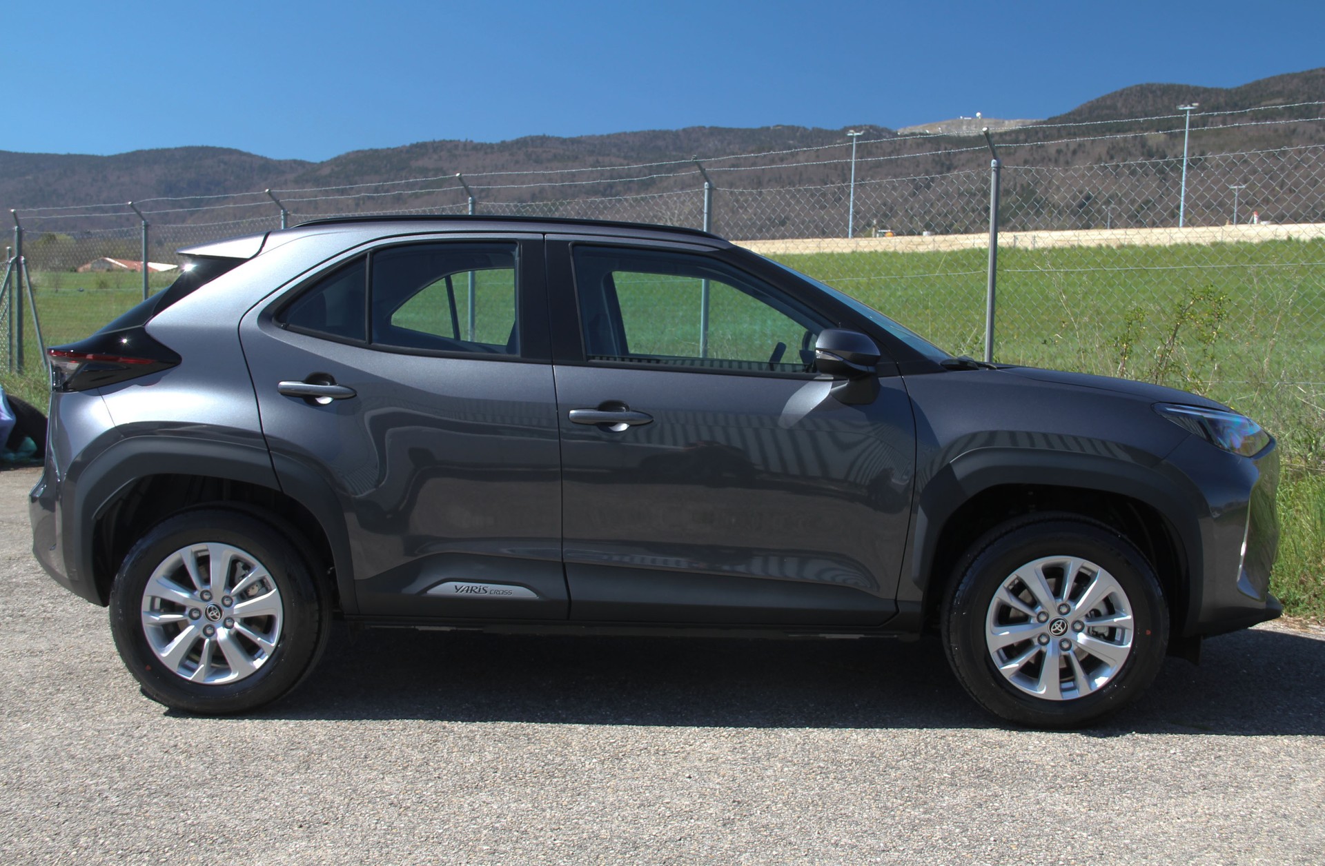 TOYOTA Yaris Cross 1.5 Comfort AWDi e-CVT 130 🇯🇵 ⭐⭐⭐⭐⭐-image-24