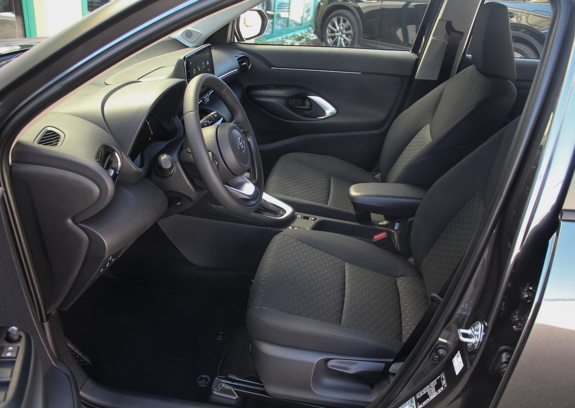 TOYOTA Yaris Cross 1.5 Comfort AWDi e-CVT 130 🇯🇵 ⭐⭐⭐⭐⭐-image-5