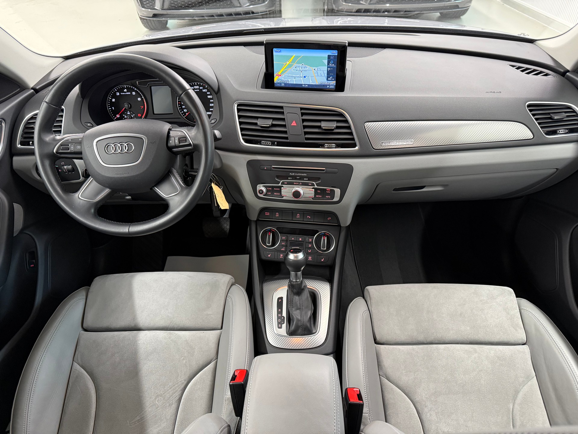 AUDI Q3 2.0 TFSI quattro S-tronic-image-13