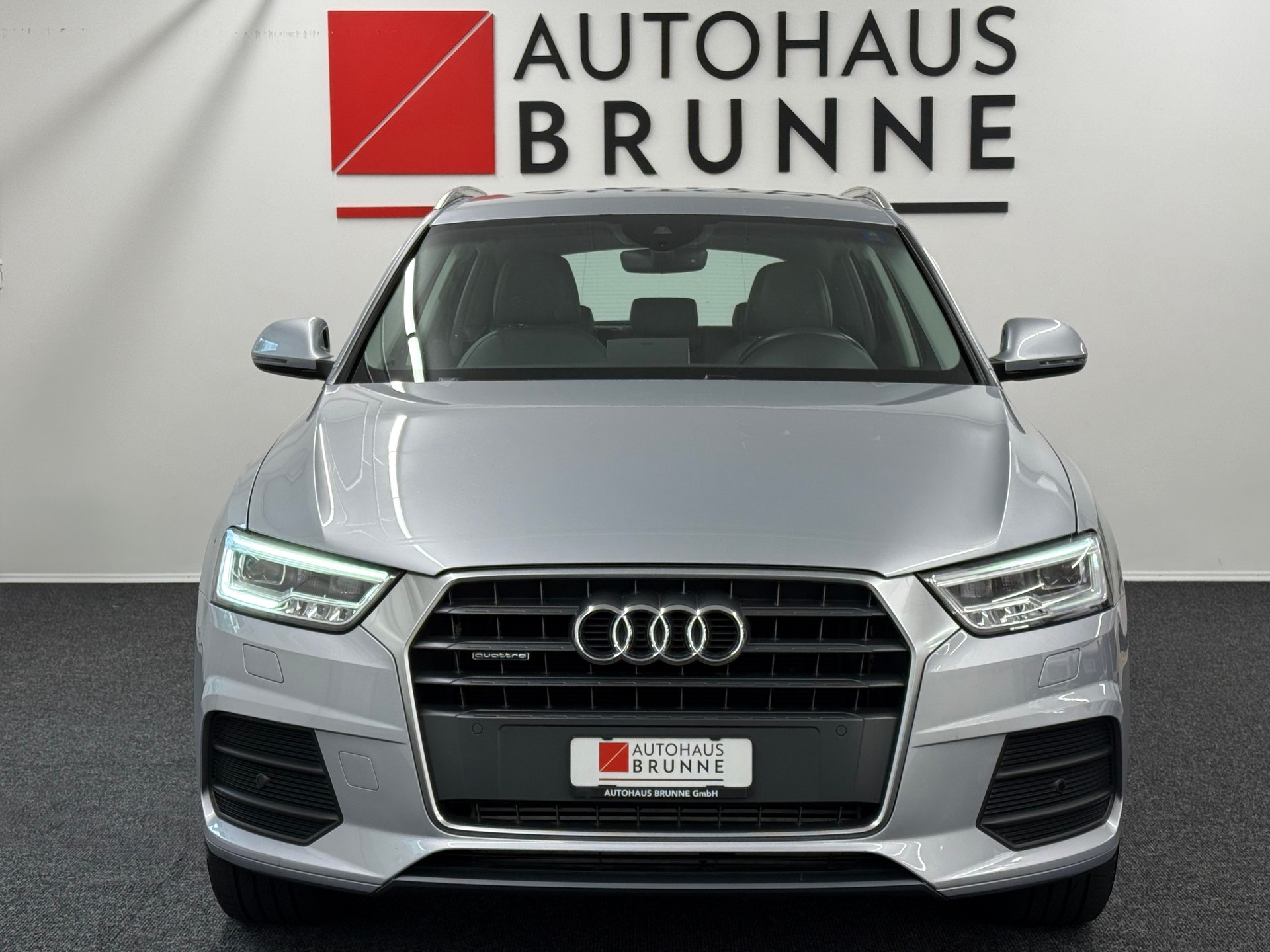 AUDI Q3 2.0 TFSI quattro S-tronic-image-1