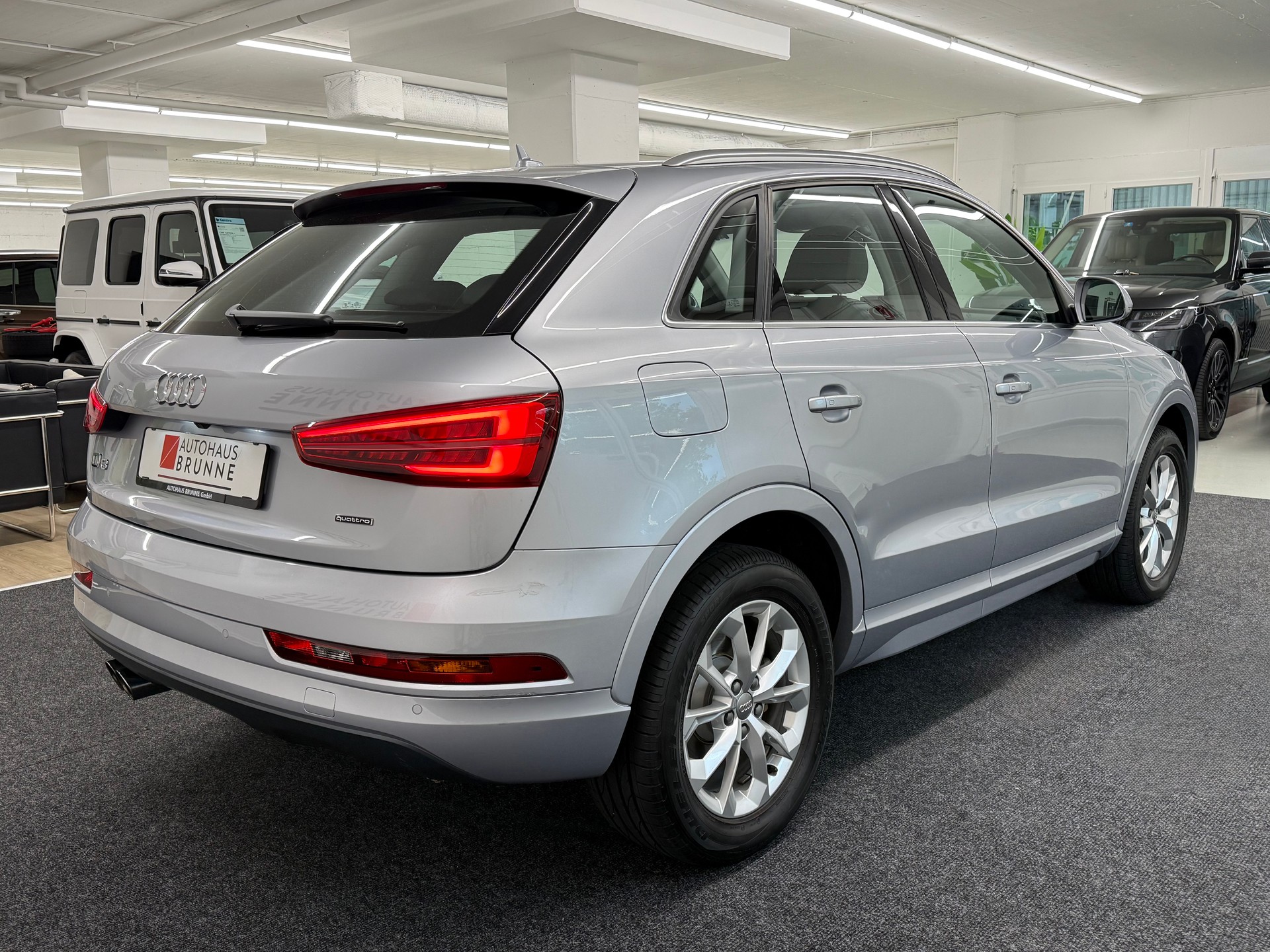 AUDI Q3 2.0 TFSI quattro S-tronic-image-3
