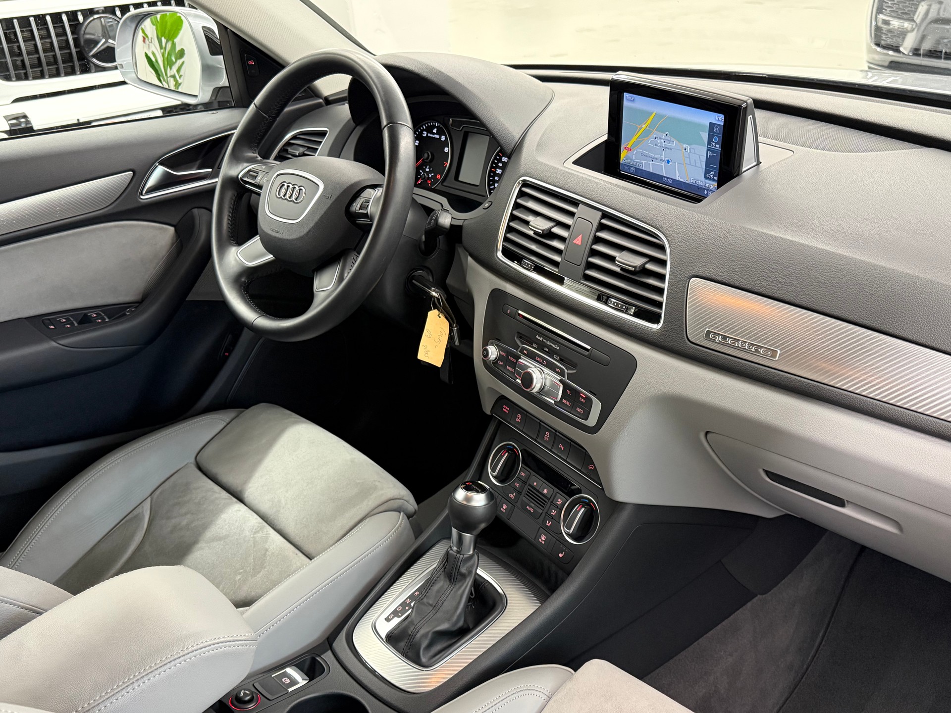 AUDI Q3 2.0 TFSI quattro S-tronic-image-14