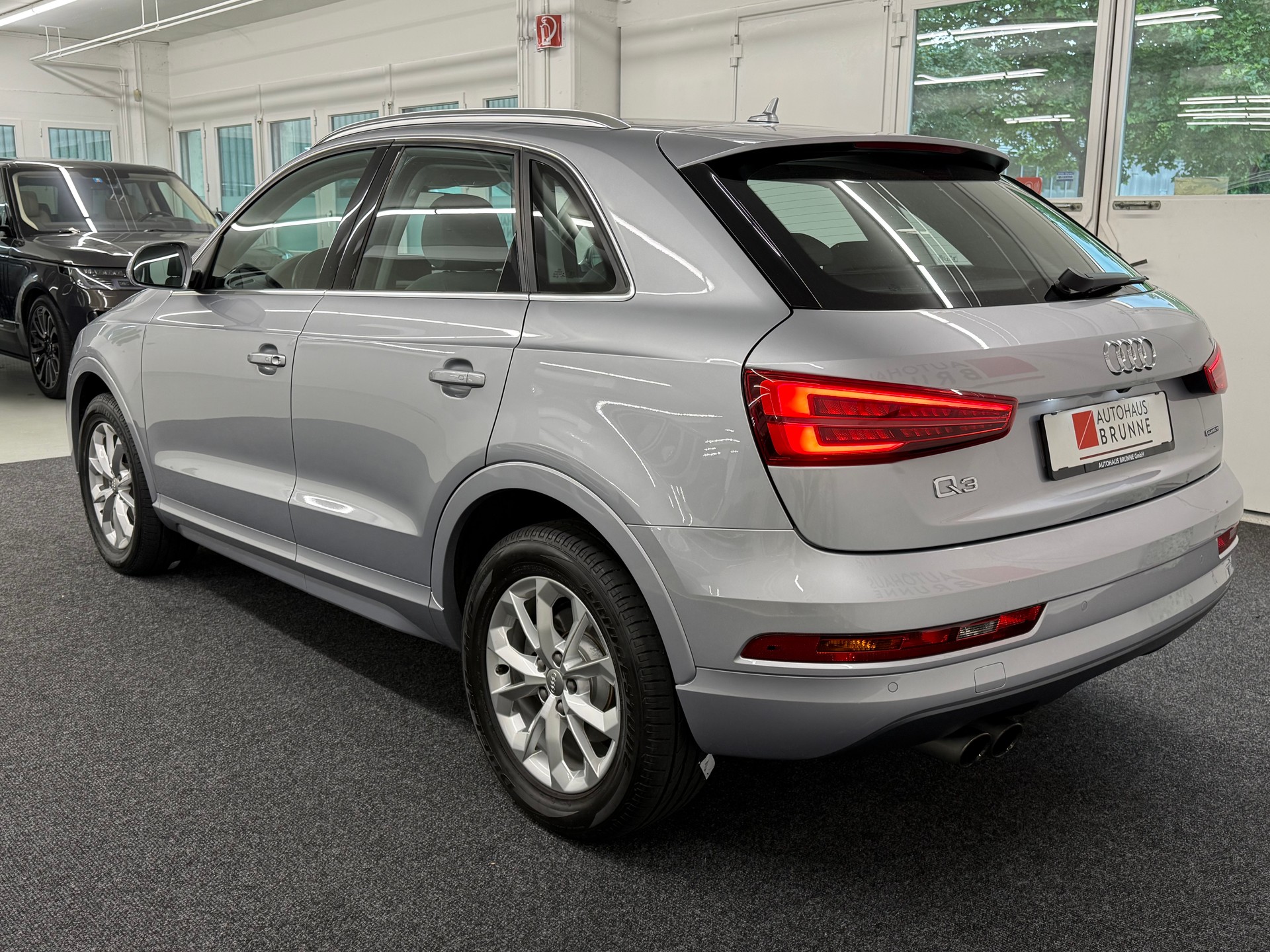 AUDI Q3 2.0 TFSI quattro S-tronic-image-7