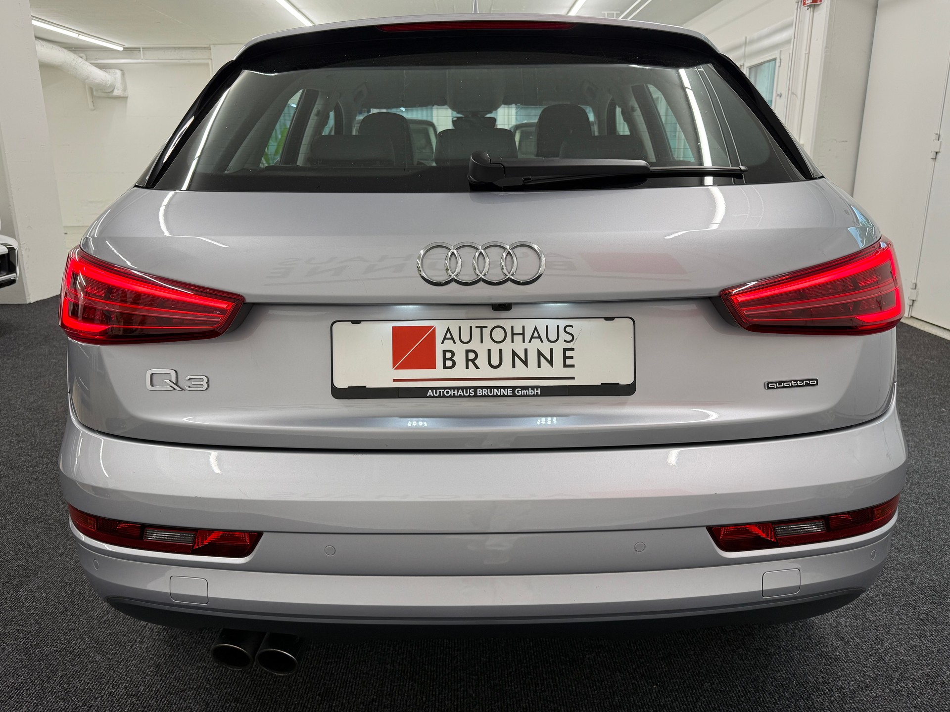 AUDI Q3 2.0 TFSI quattro S-tronic-image-5