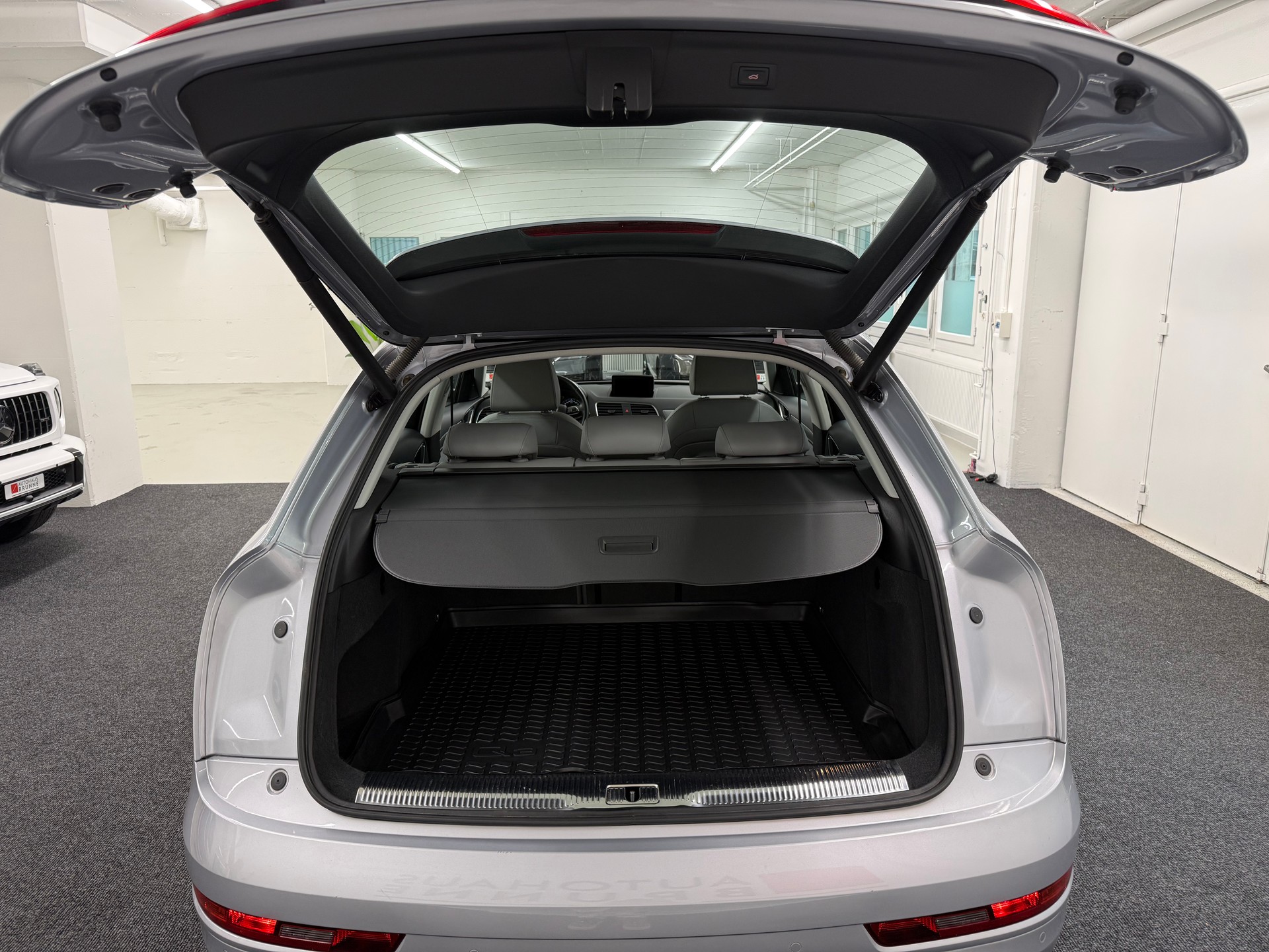 AUDI Q3 2.0 TFSI quattro S-tronic-image-6