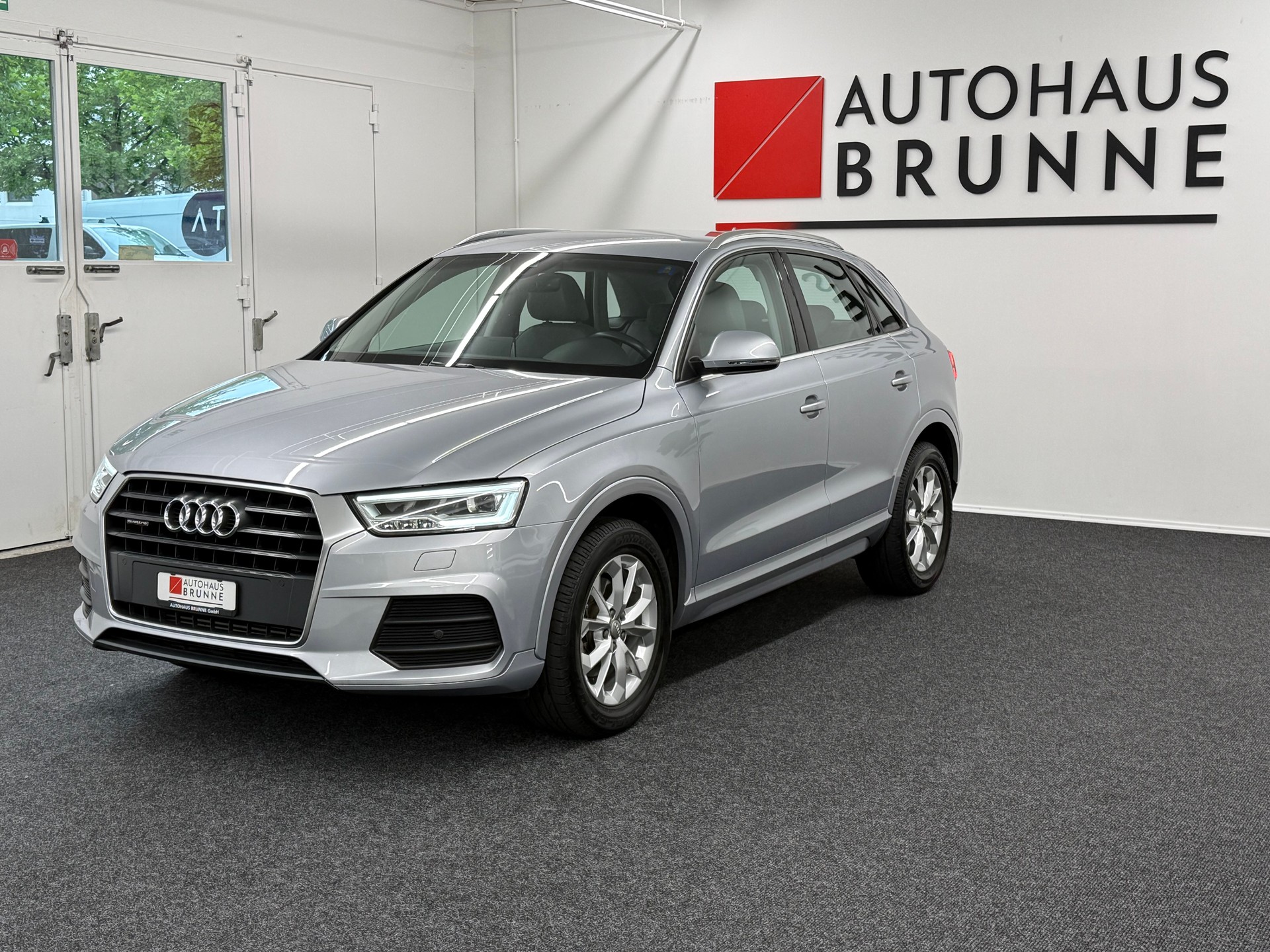 AUDI Q3 2.0 TFSI quattro S-tronic-image-0
