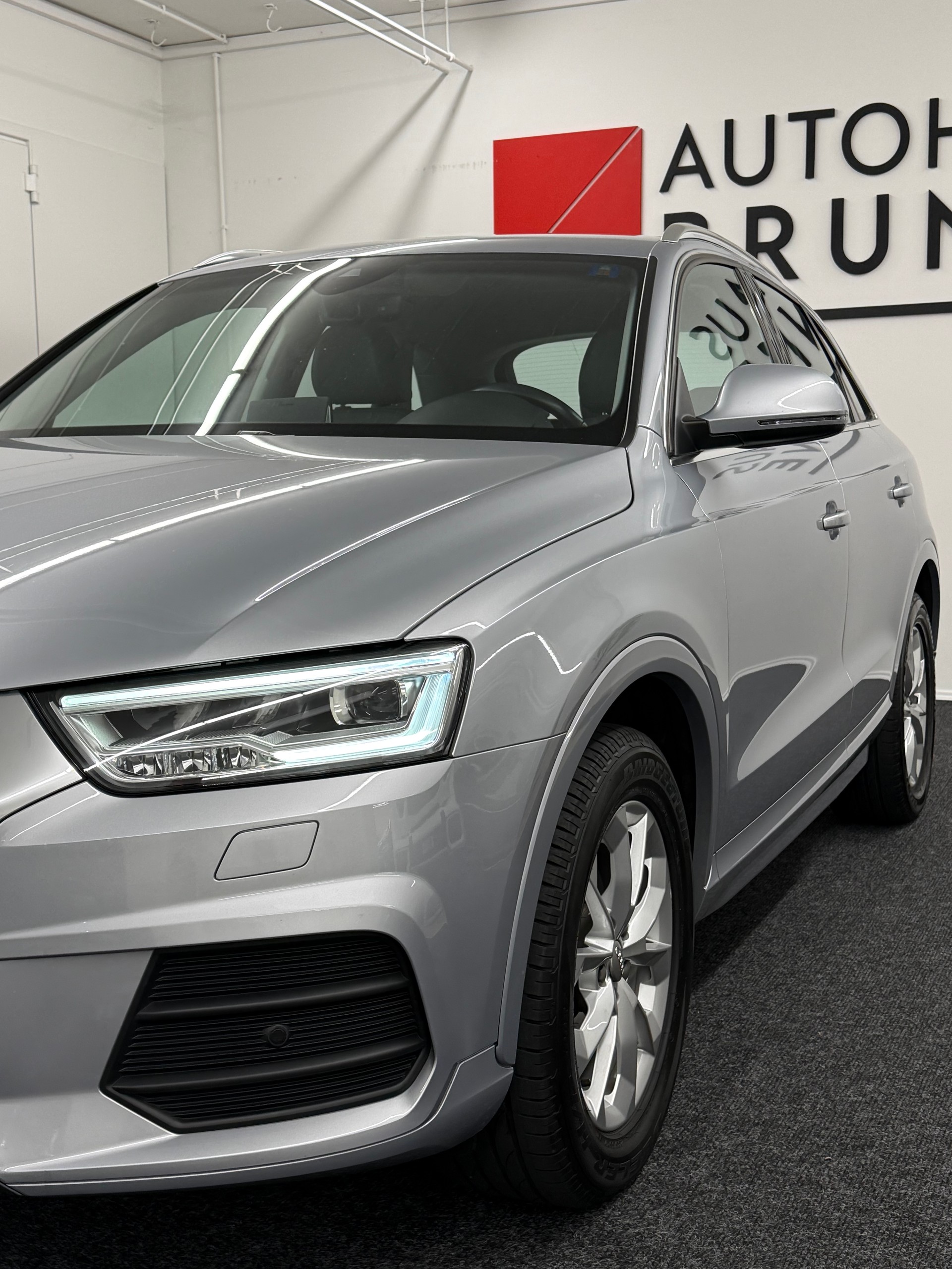 AUDI Q3 2.0 TFSI quattro S-tronic-image-8