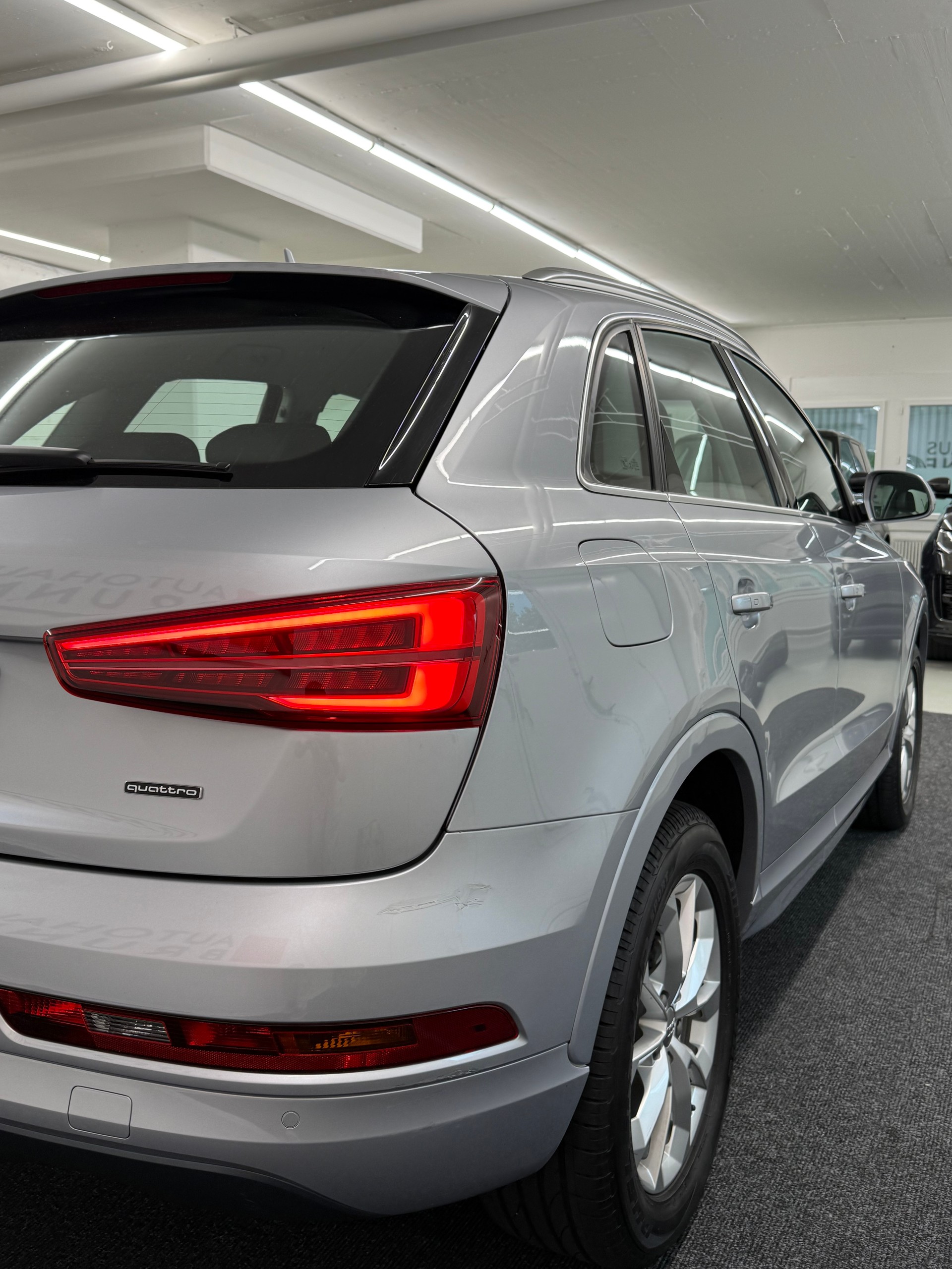 AUDI Q3 2.0 TFSI quattro S-tronic-image-4