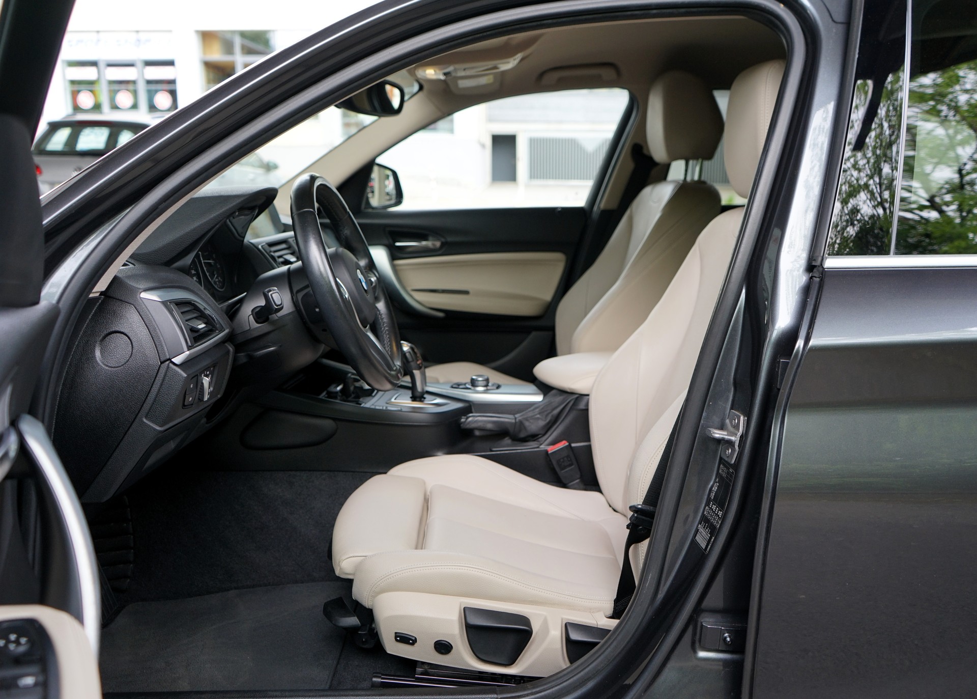 BMW 118i Sport Line Steptronic-image-4