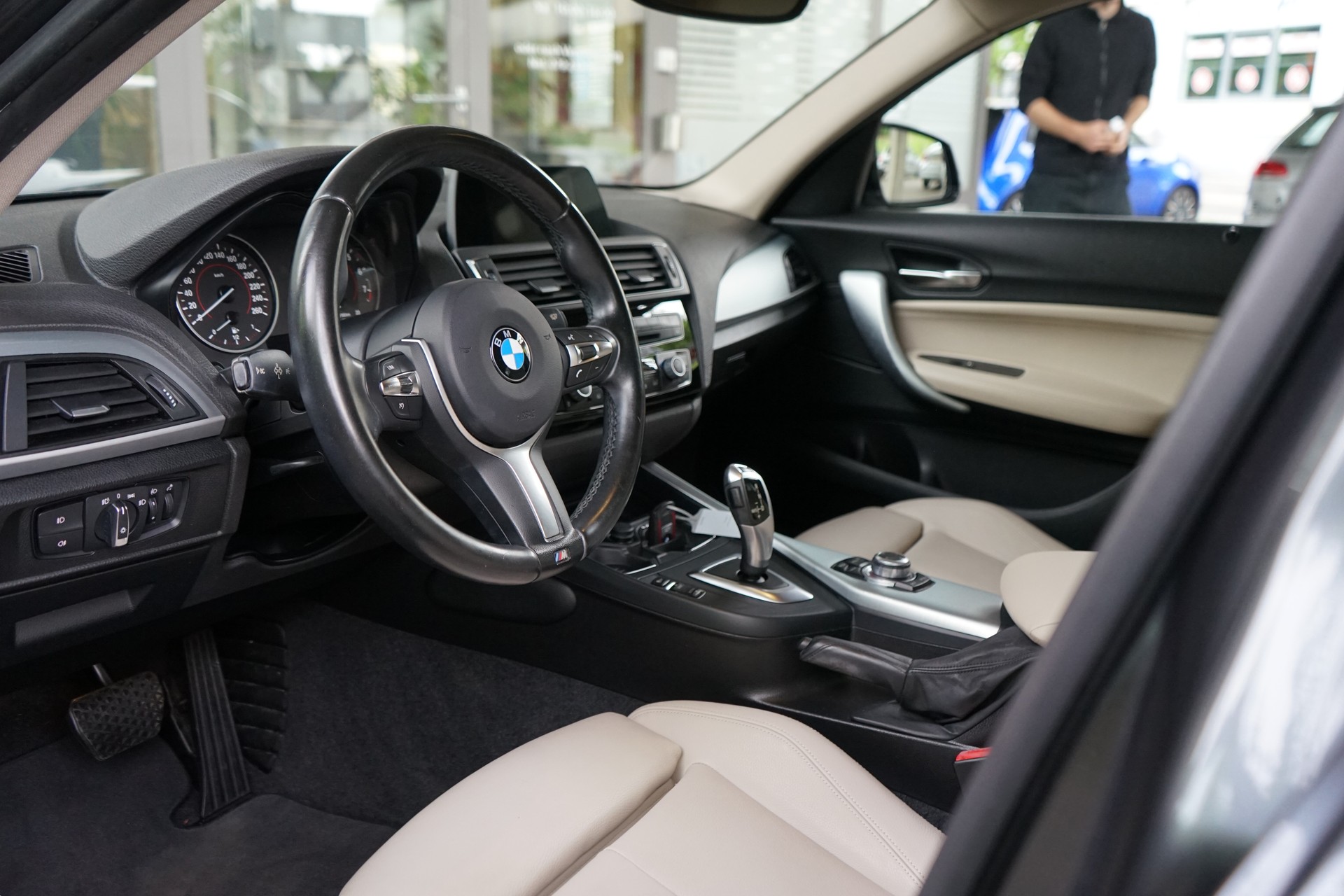 BMW 118i Sport Line Steptronic-image-3