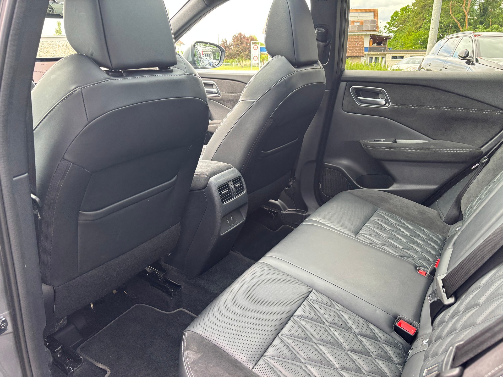 NISSAN Qashqai 1.3 MHEV Tekna+ 4x4-image-8