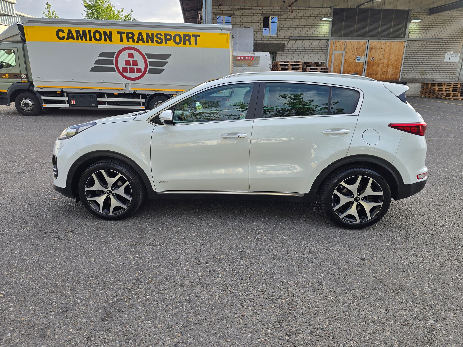 KIA Sportage 2.0CRDi Style GT Line 4WD Automat-image-9