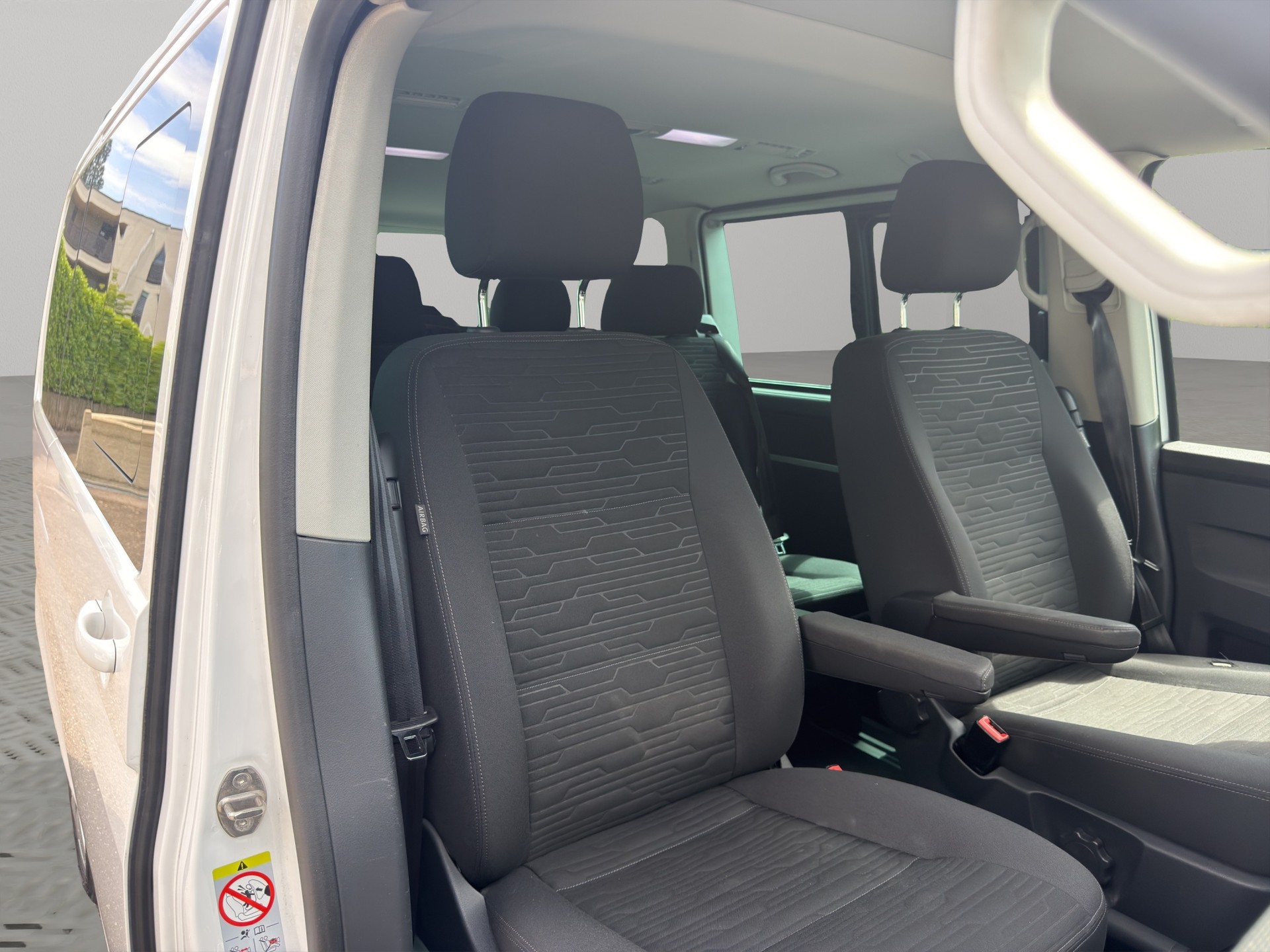 VW T6.1 Multivan 2.0 TDI Comfortline 4Motion DSG-image-21