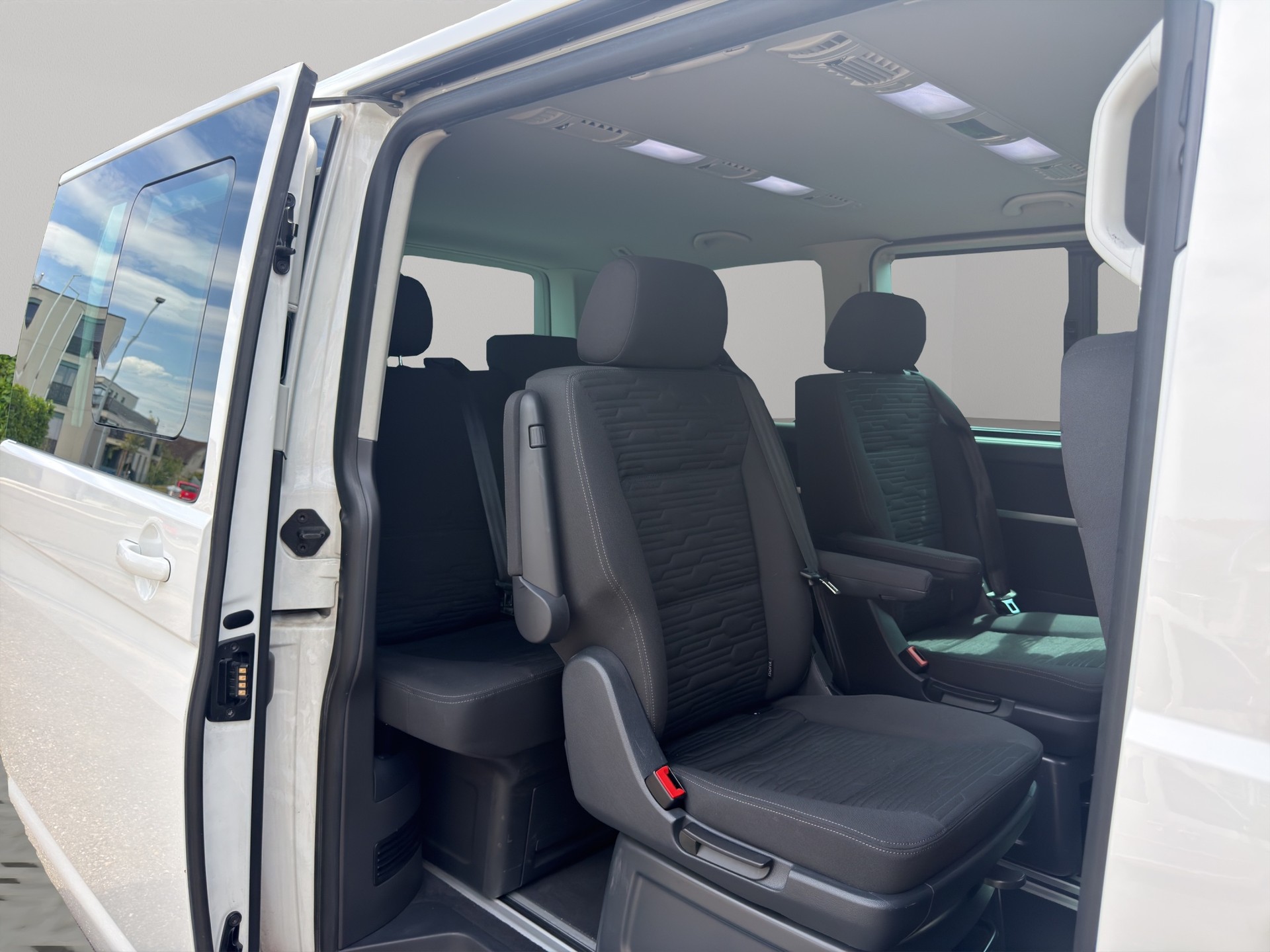 VW T6.1 Multivan 2.0 TDI Comfortline 4Motion DSG-image-22