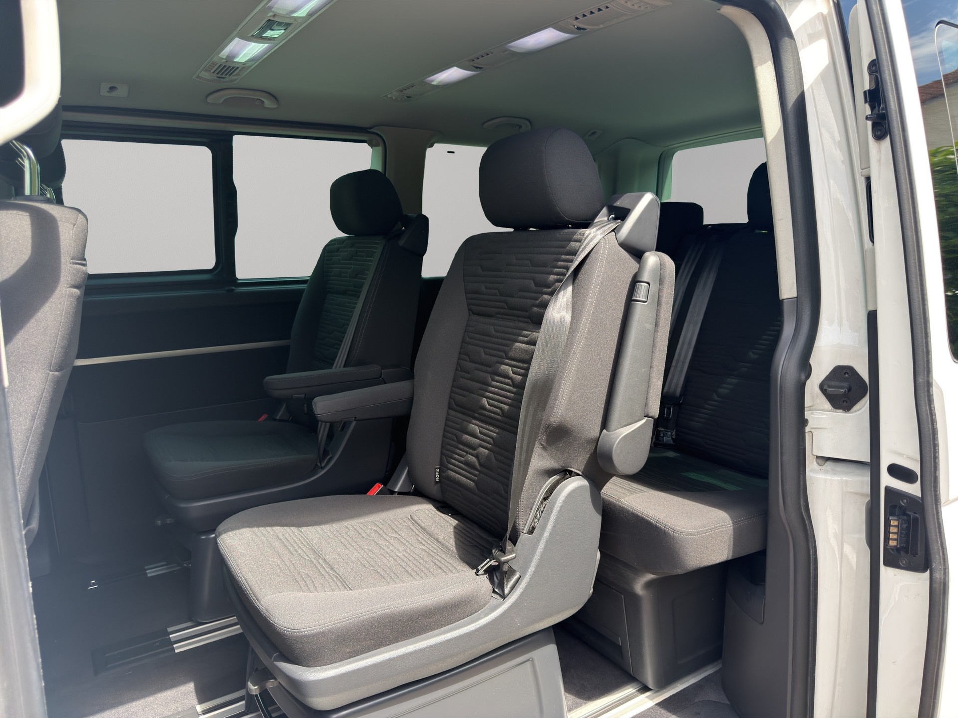 VW T6.1 Multivan 2.0 TDI Comfortline 4Motion DSG-image-17