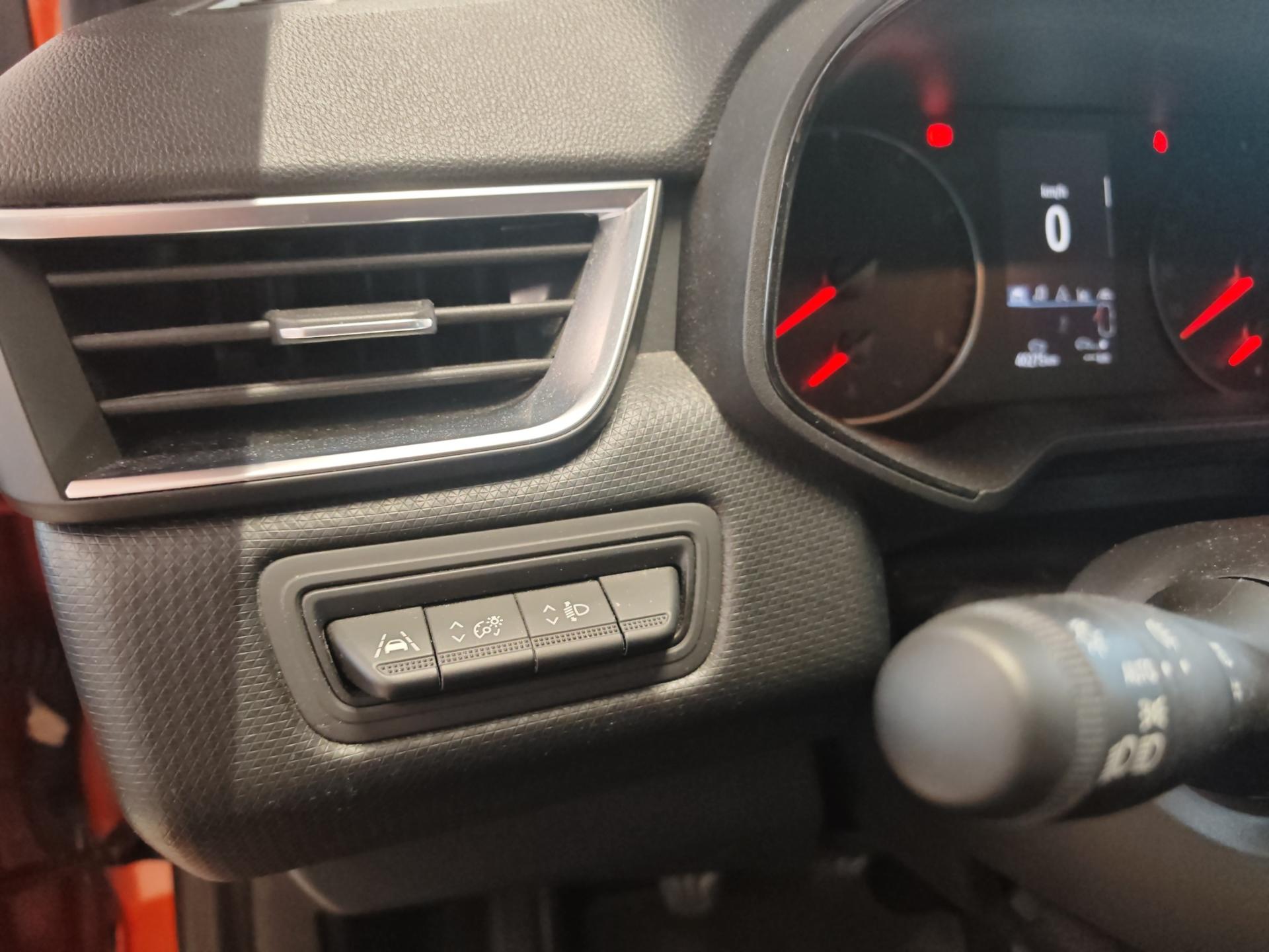 RENAULT Clio 1.0 Zen-image-17