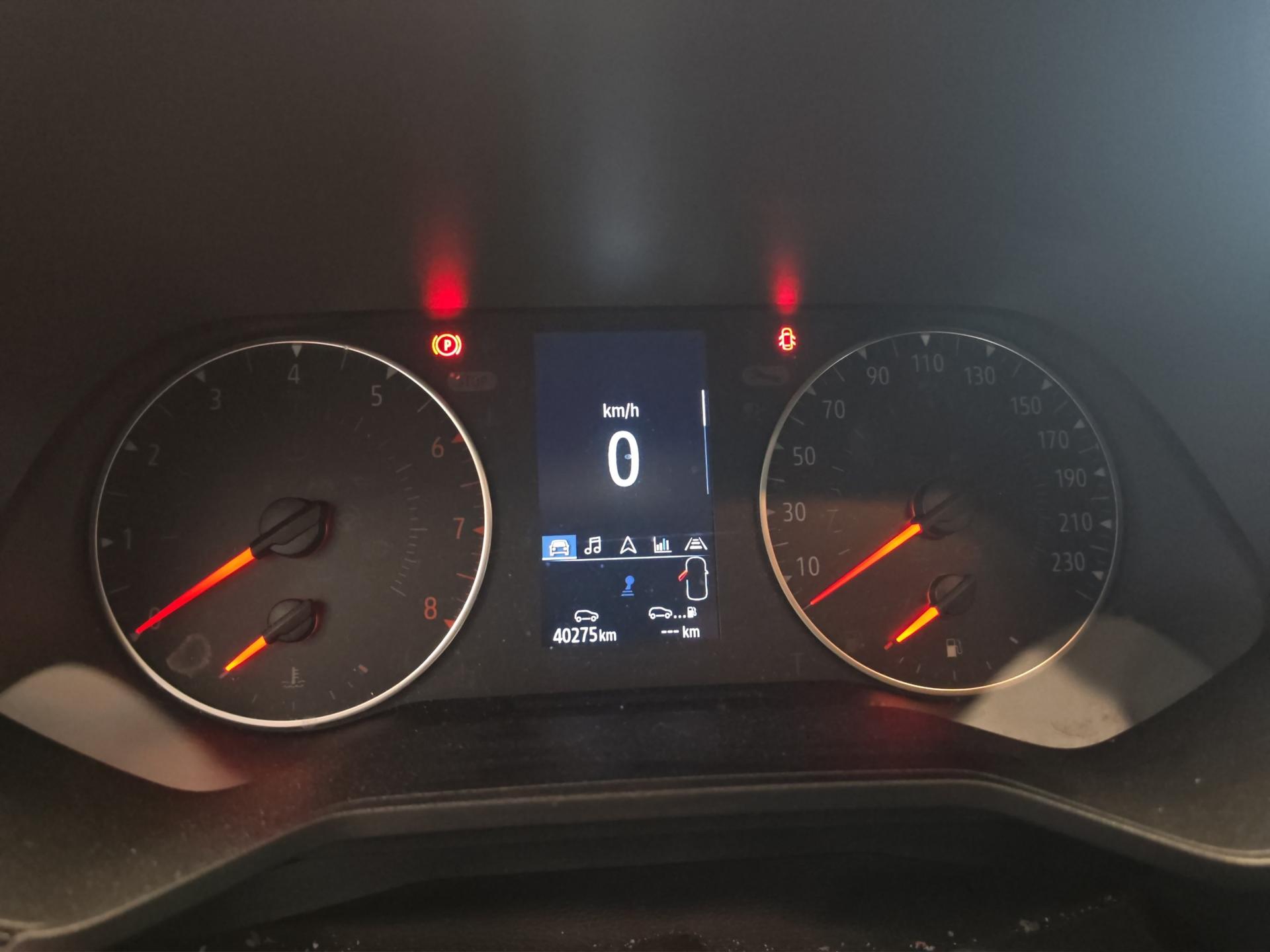 RENAULT Clio 1.0 Zen-image-9