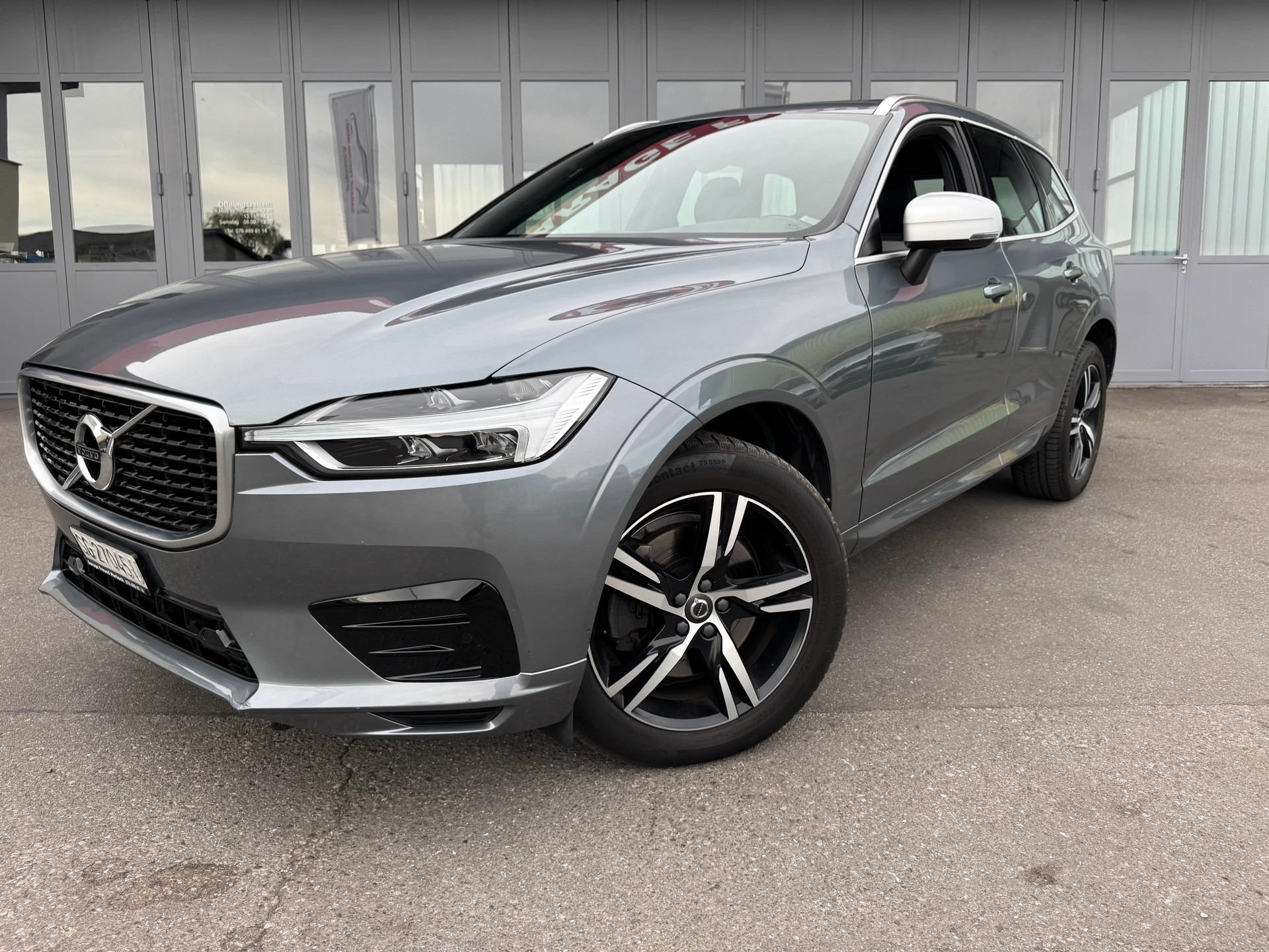 VOLVO XC60 D5 AWD R-Design Geartronic-image-0