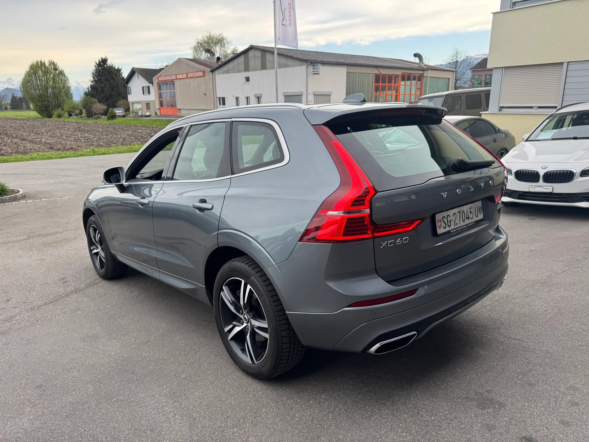 VOLVO XC60 D5 AWD R-Design Geartronic-image-8