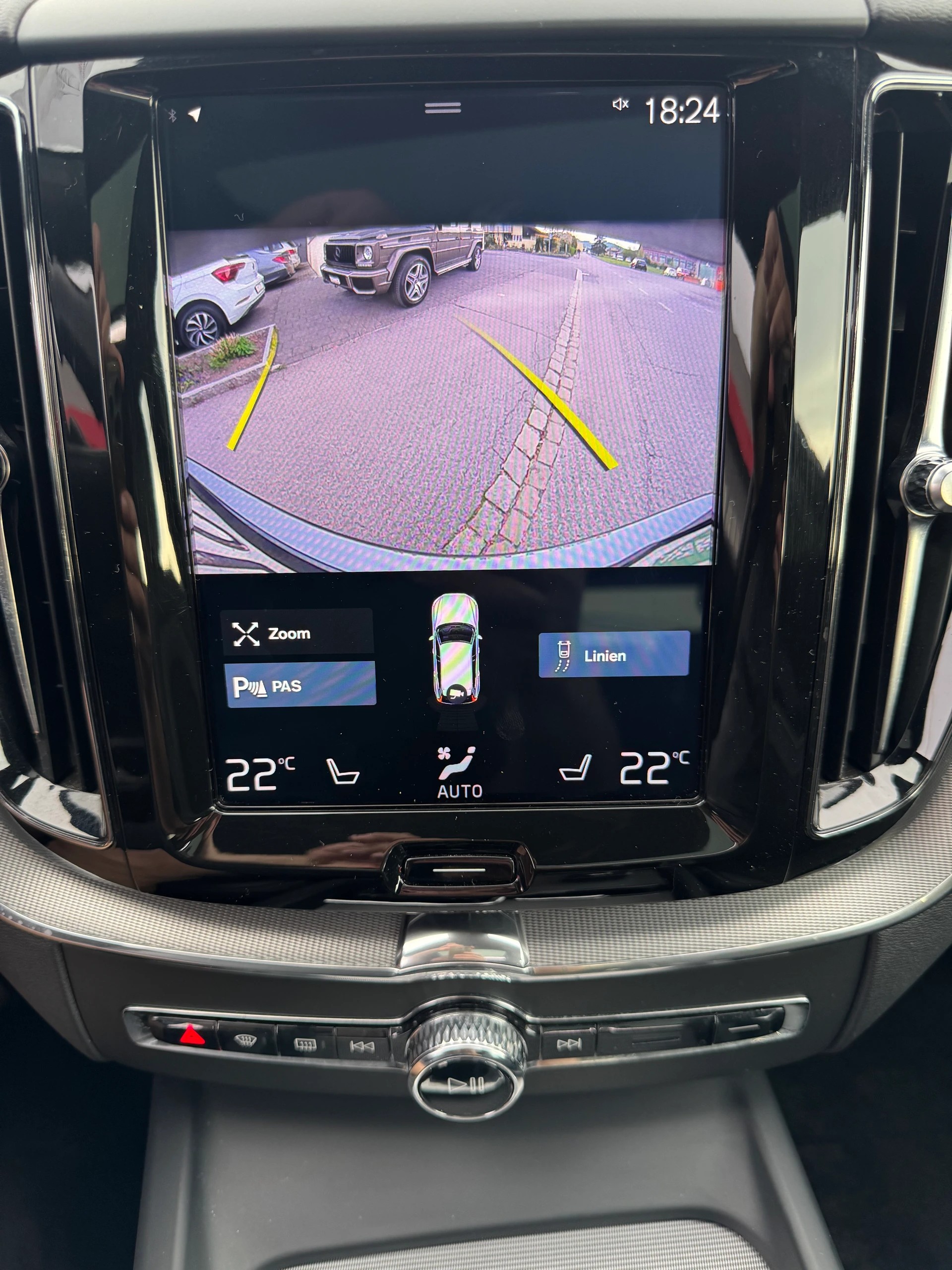 VOLVO XC60 D5 AWD R-Design Geartronic-image-3