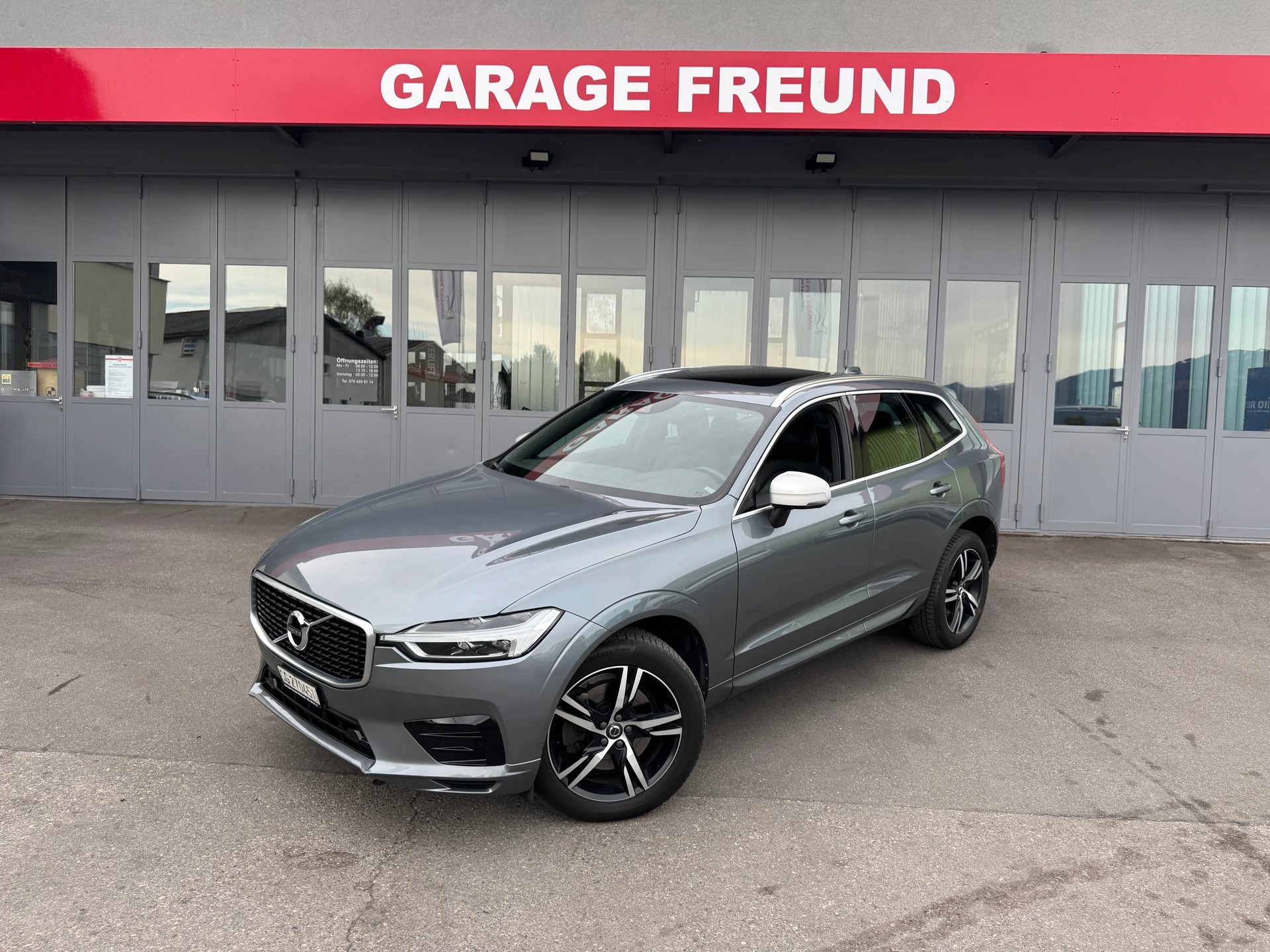 VOLVO XC60 D5 AWD R-Design Geartronic-image-4