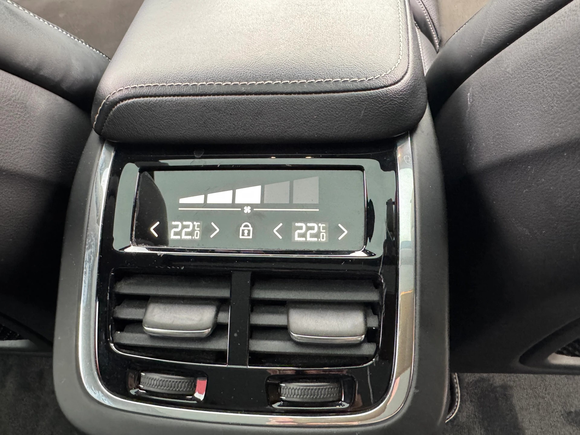 VOLVO XC60 D5 AWD R-Design Geartronic-image-15