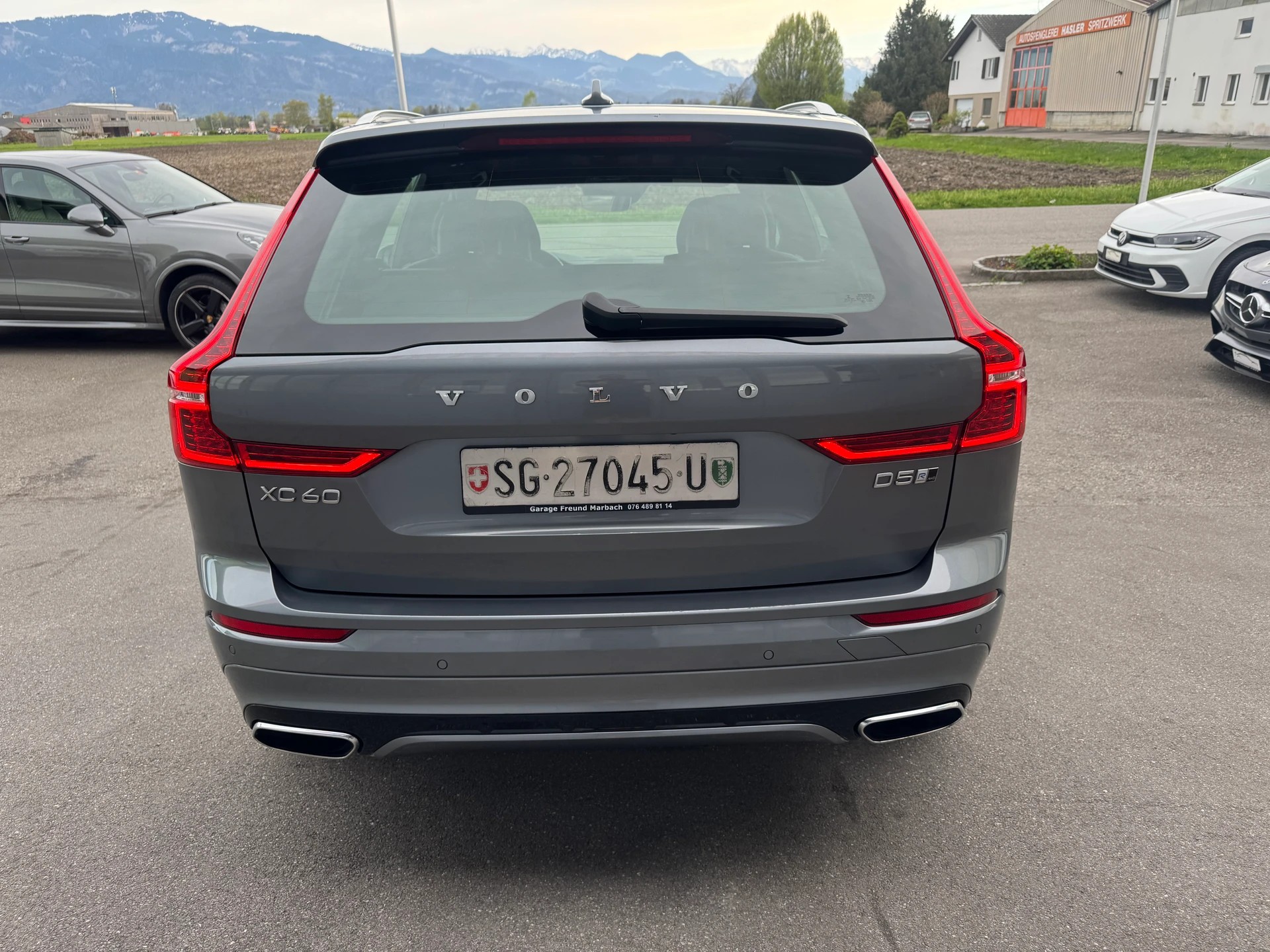 VOLVO XC60 D5 AWD R-Design Geartronic-image-9