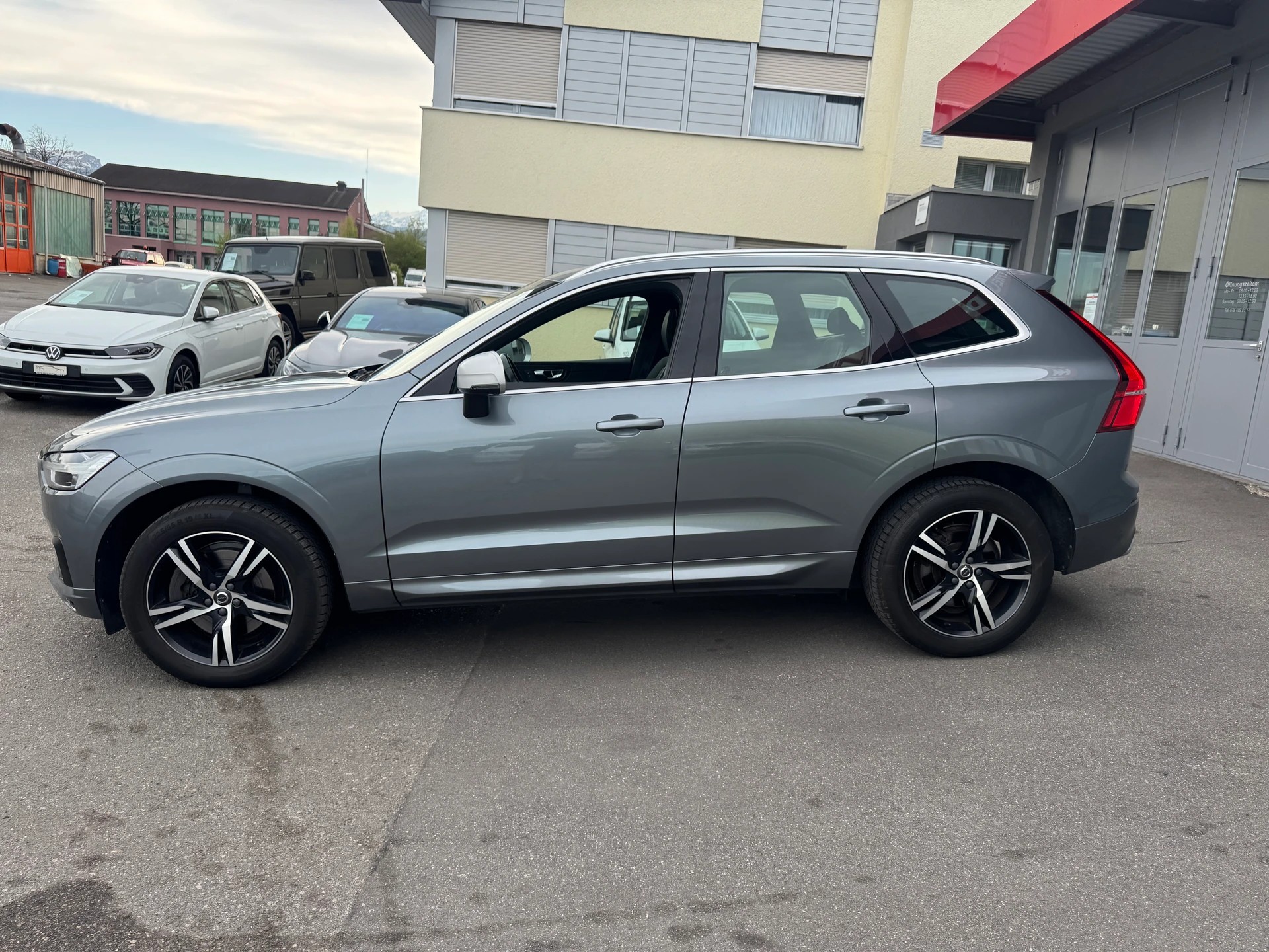VOLVO XC60 D5 AWD R-Design Geartronic-image-5