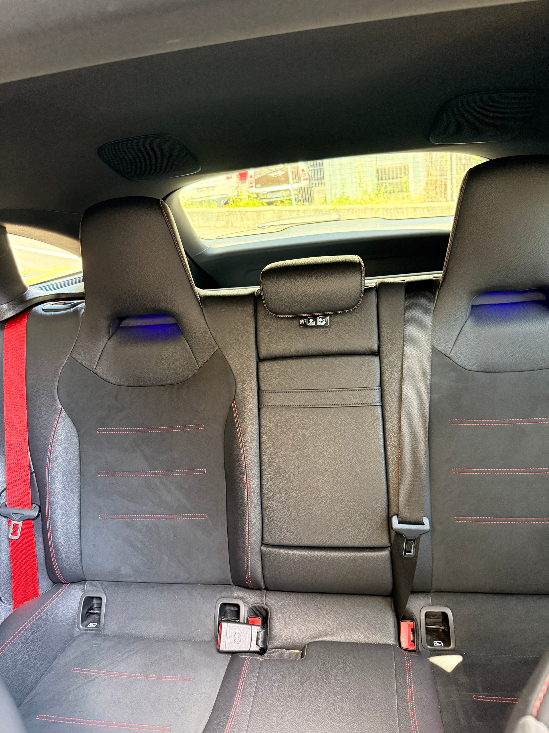 MERCEDES-BENZ CLA Shooting Brake 35 AMG 4Matic 7G-DCT-image-21