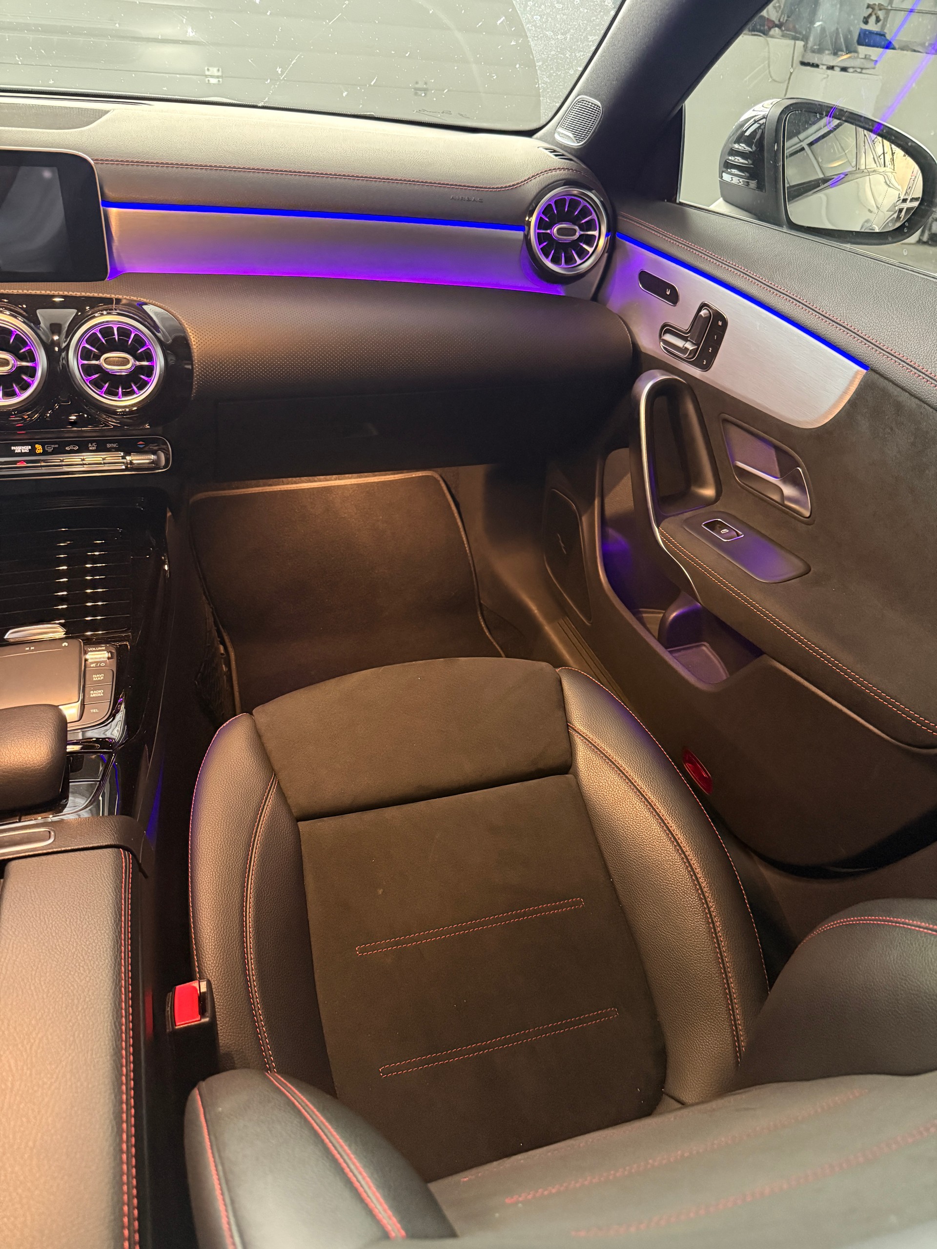 MERCEDES-BENZ CLA Shooting Brake 35 AMG 4Matic 7G-DCT-image-24