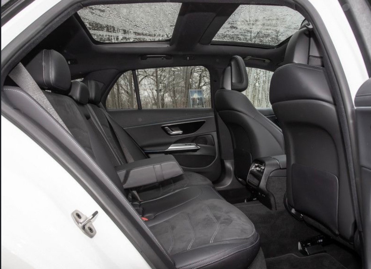 MERCEDES-BENZ E 200 T 9G-Tronic AMG Line-image-13