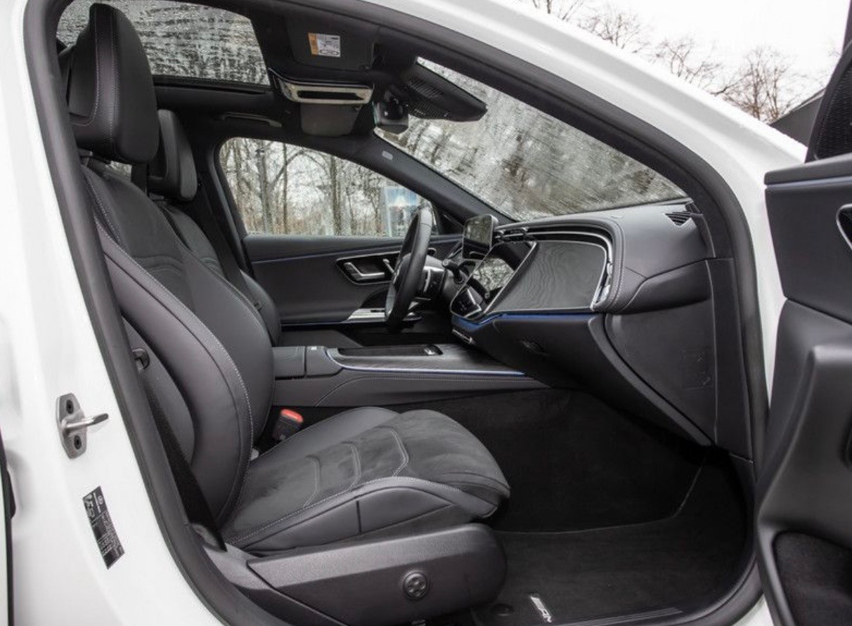 MERCEDES-BENZ E 200 T 9G-Tronic AMG Line-image-12