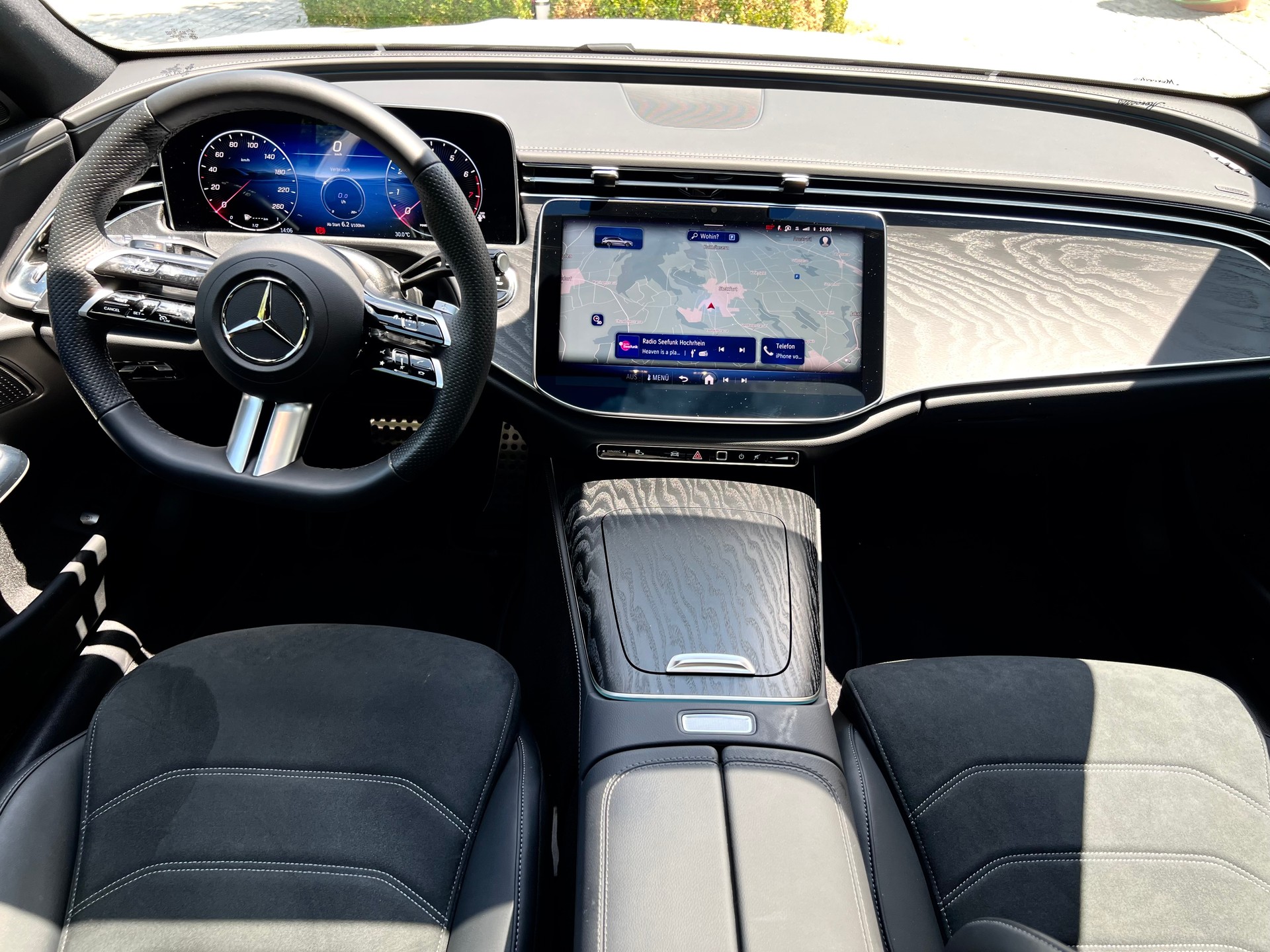 MERCEDES-BENZ E 200 T 9G-Tronic AMG Line-image-9