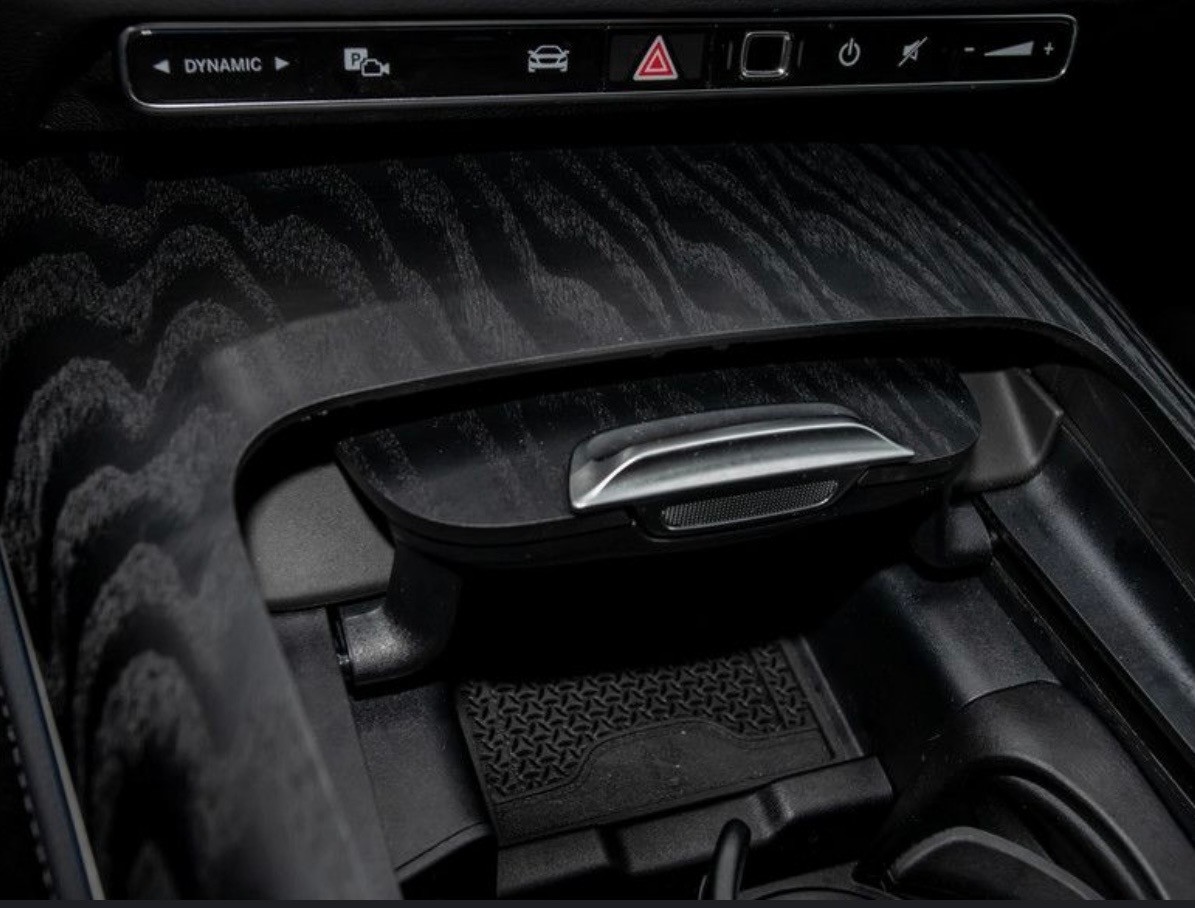 MERCEDES-BENZ E 200 T 9G-Tronic AMG Line-image-15