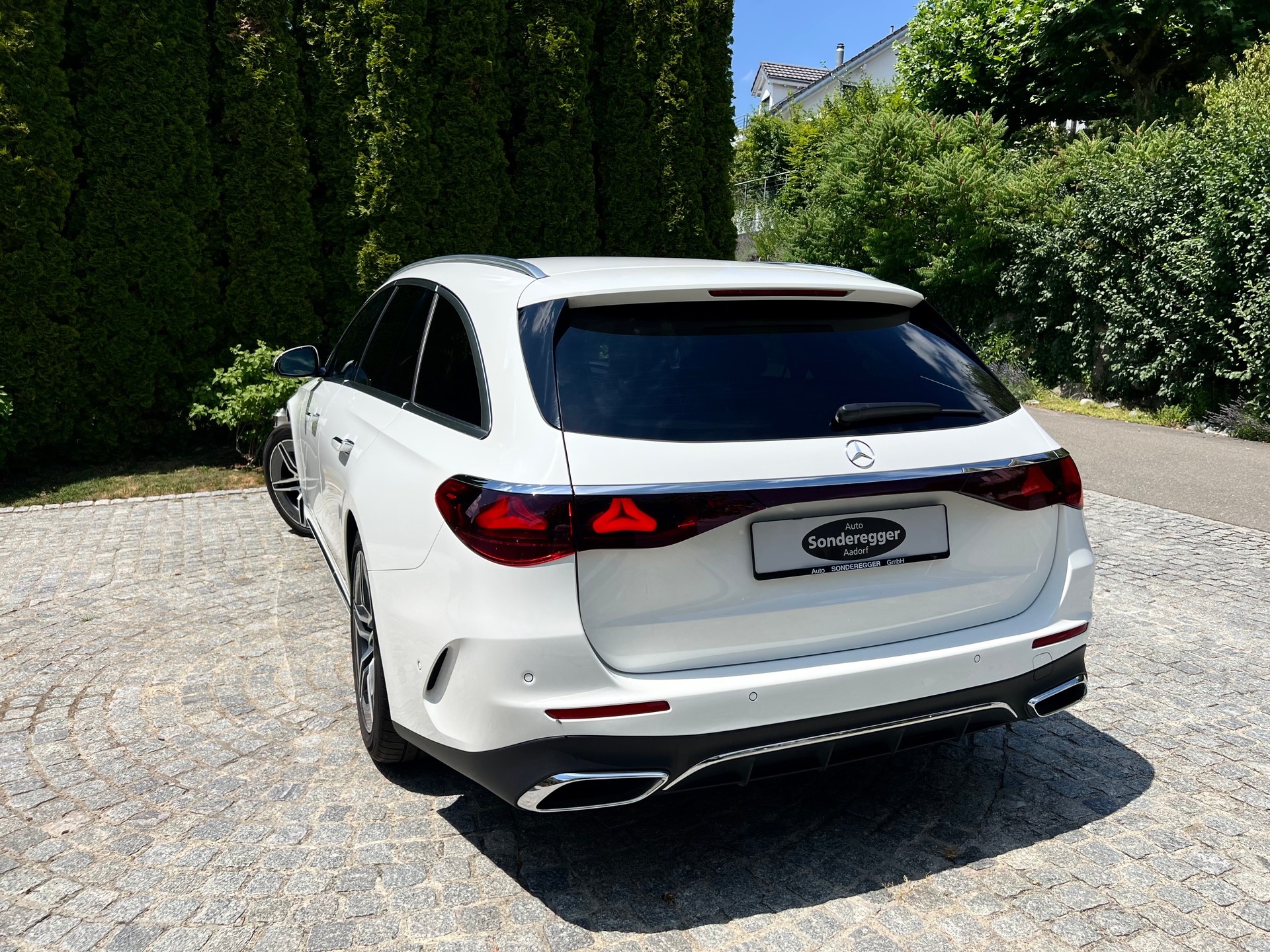 MERCEDES-BENZ E 200 T 9G-Tronic AMG Line-image-6