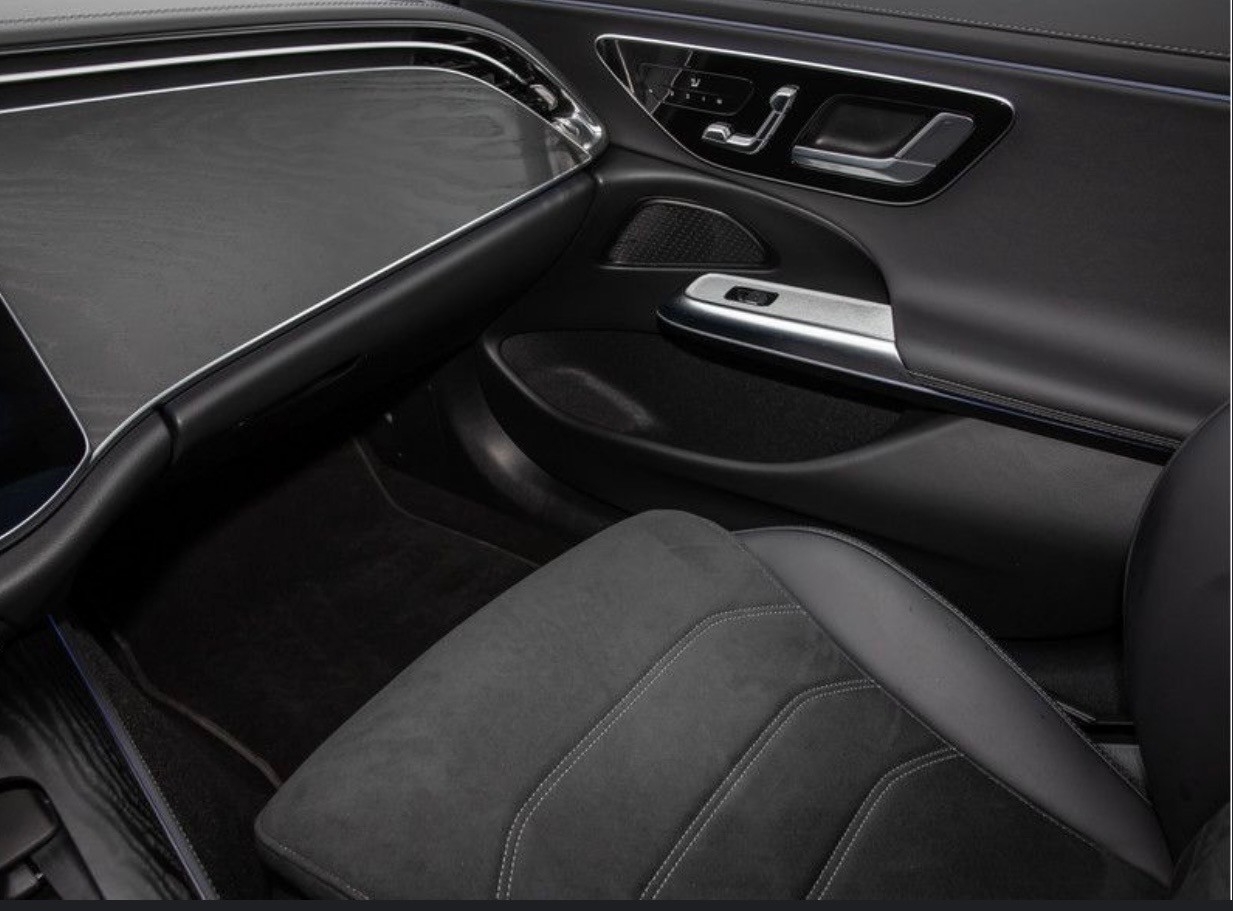 MERCEDES-BENZ E 200 T 9G-Tronic AMG Line-image-16
