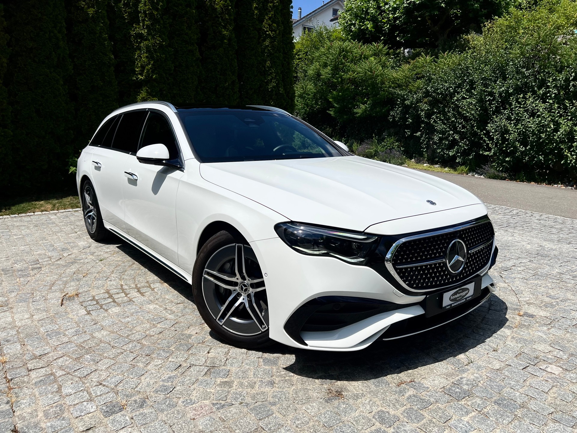 MERCEDES-BENZ E 200 T 9G-Tronic AMG Line-image-4