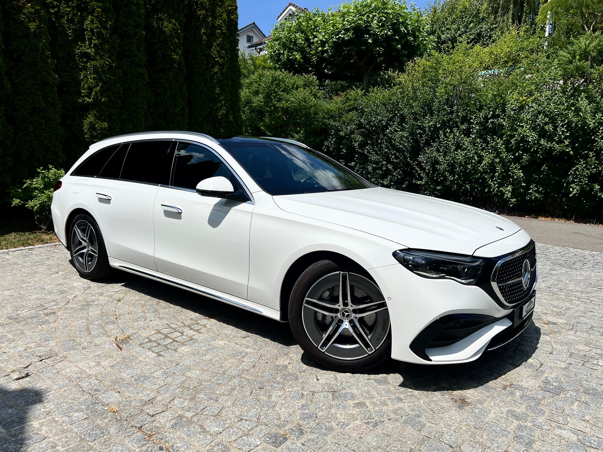 MERCEDES-BENZ E 200 T 9G-Tronic AMG Line-image-5